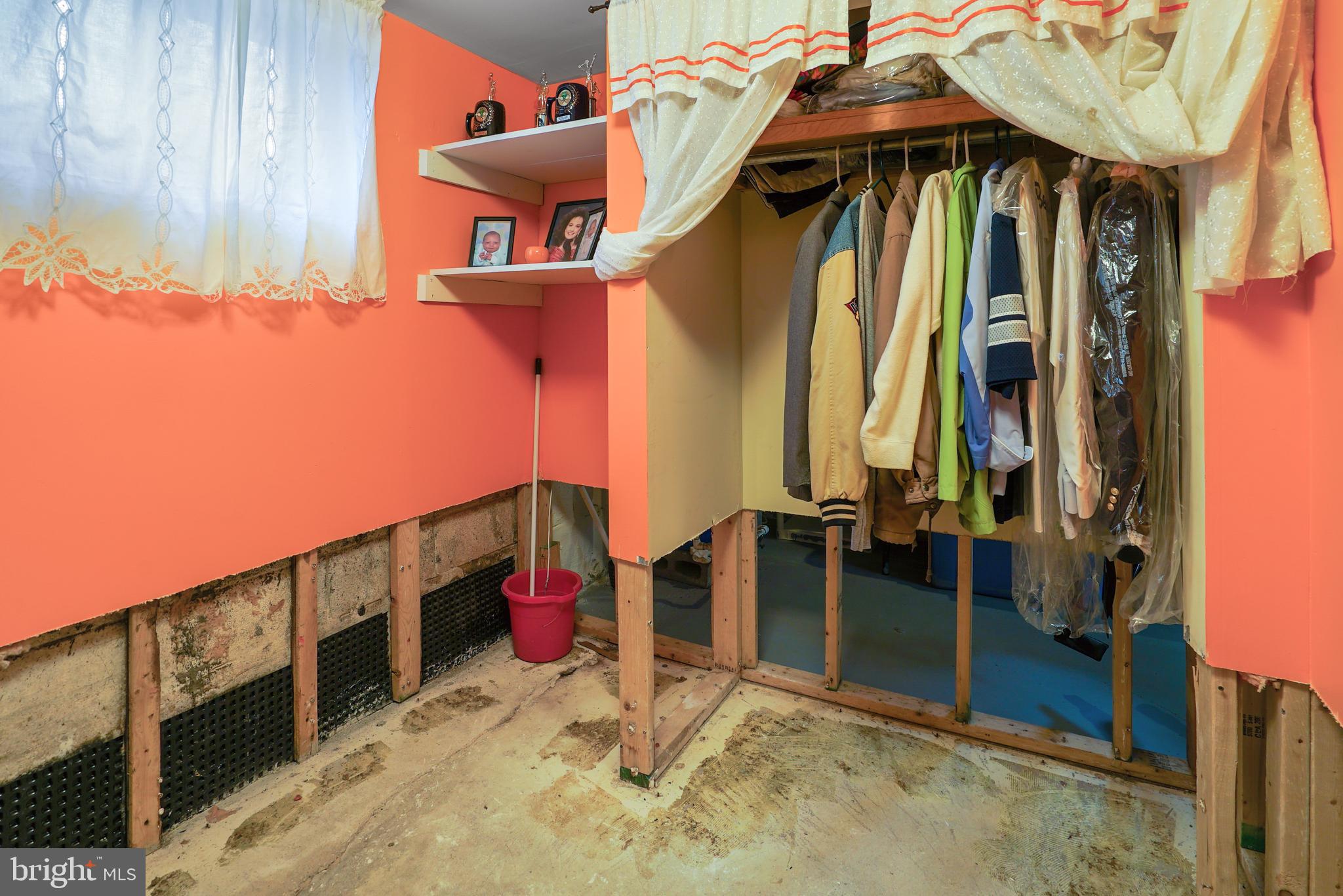 WARRLINDA VILLAGE - Residential