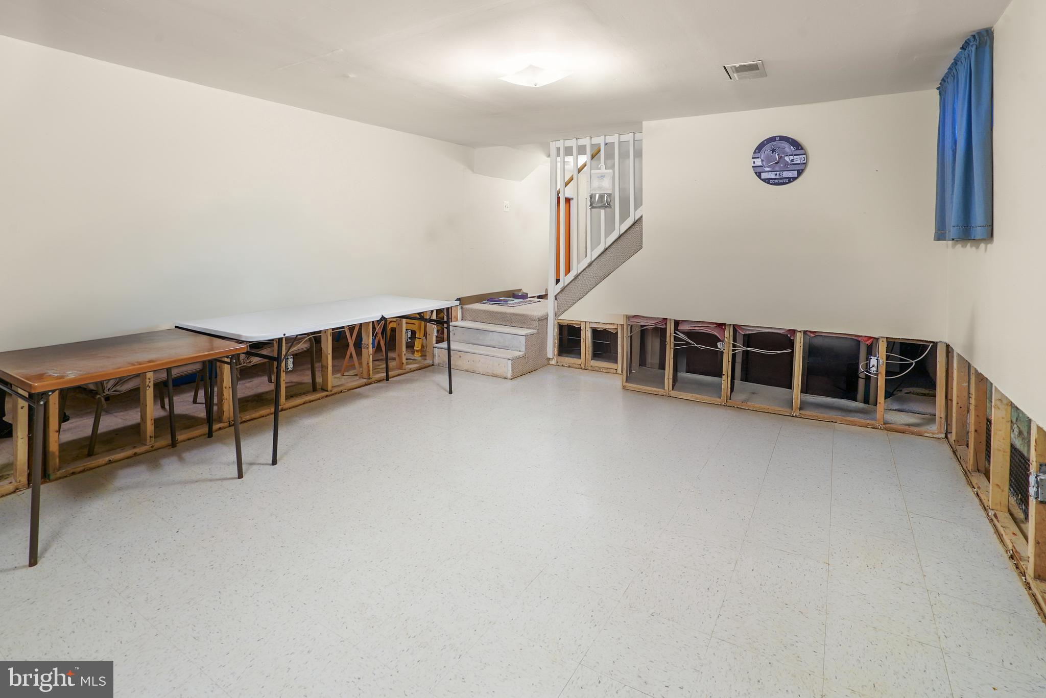 WARRLINDA VILLAGE - Residential