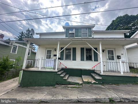 Townhouse For Rent - 13 Welsh Street<br/> Allegany County, FROSTBURG, MD 21532