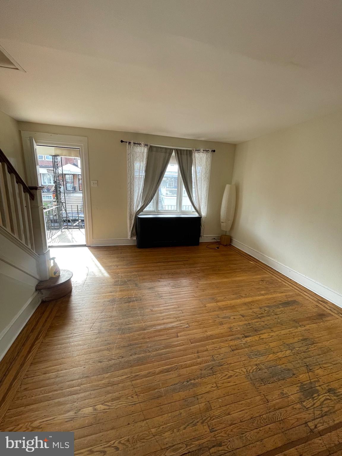 OXFORD CIRCLE - Residential