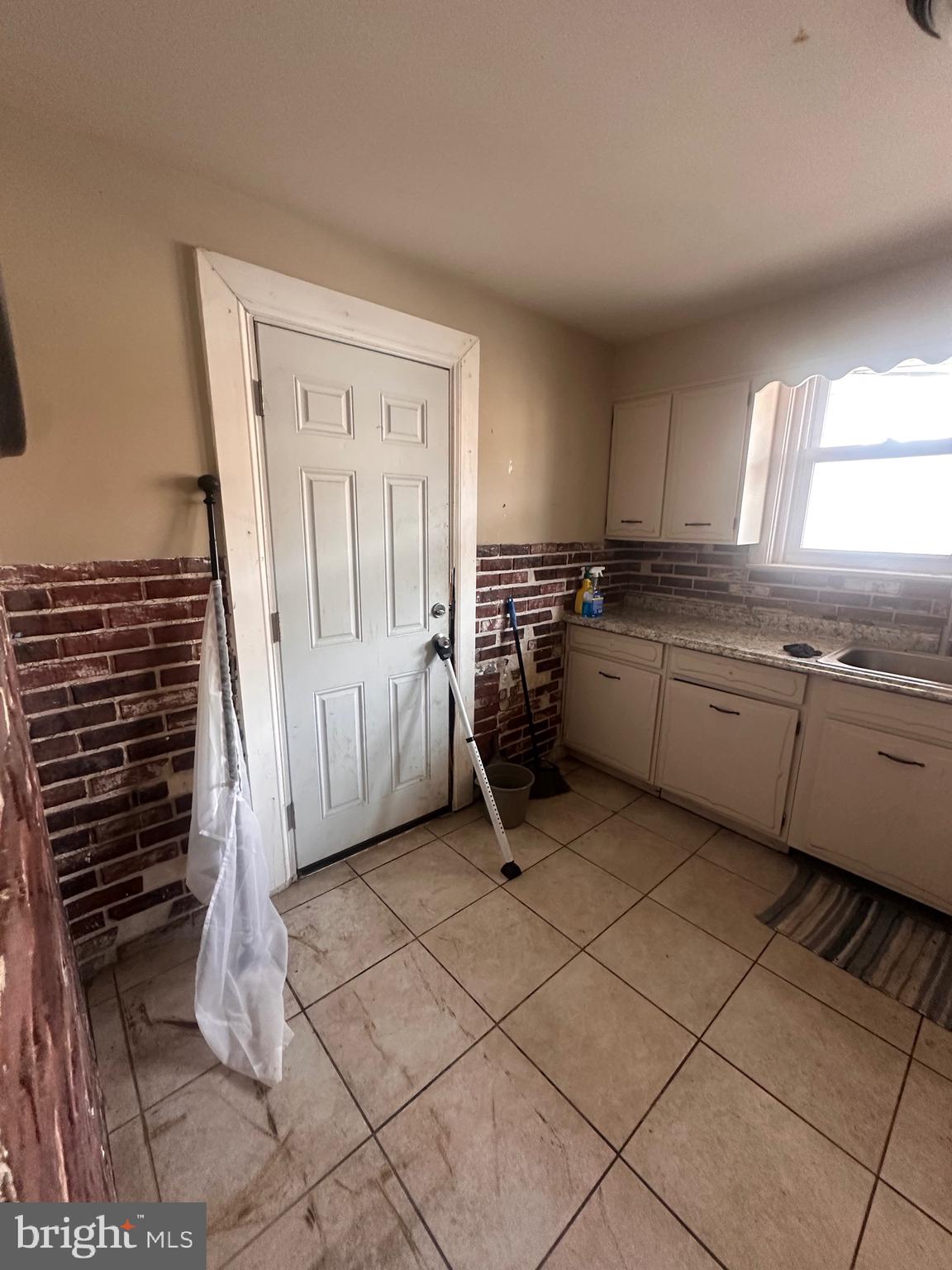 OXFORD CIRCLE - Residential