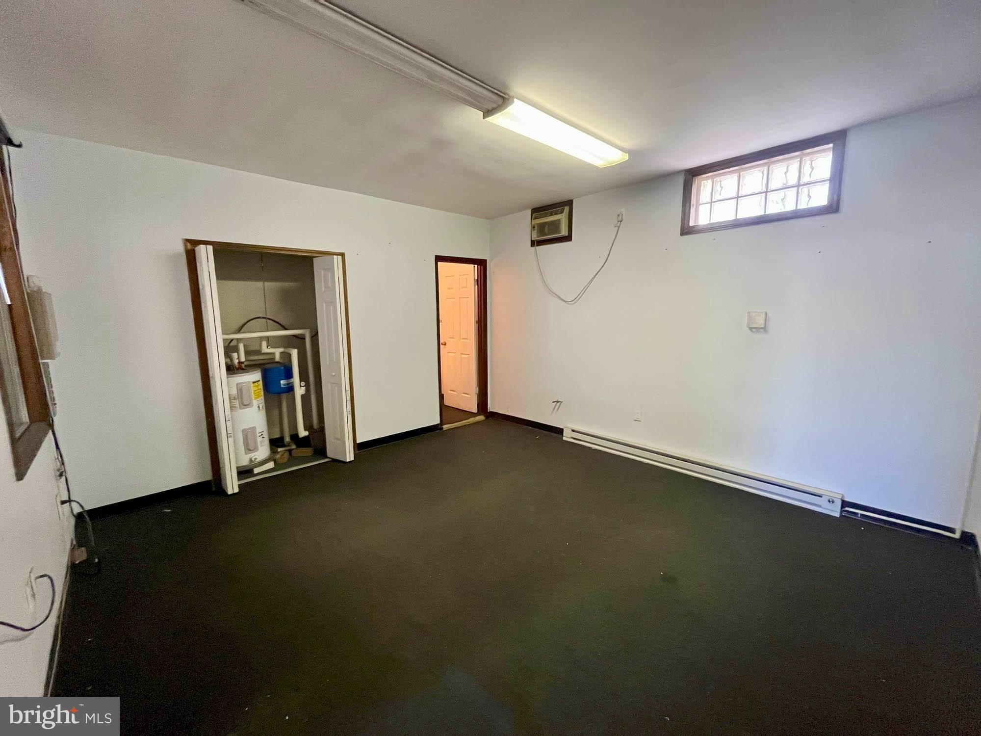 HARWOOD - Commercial Sale