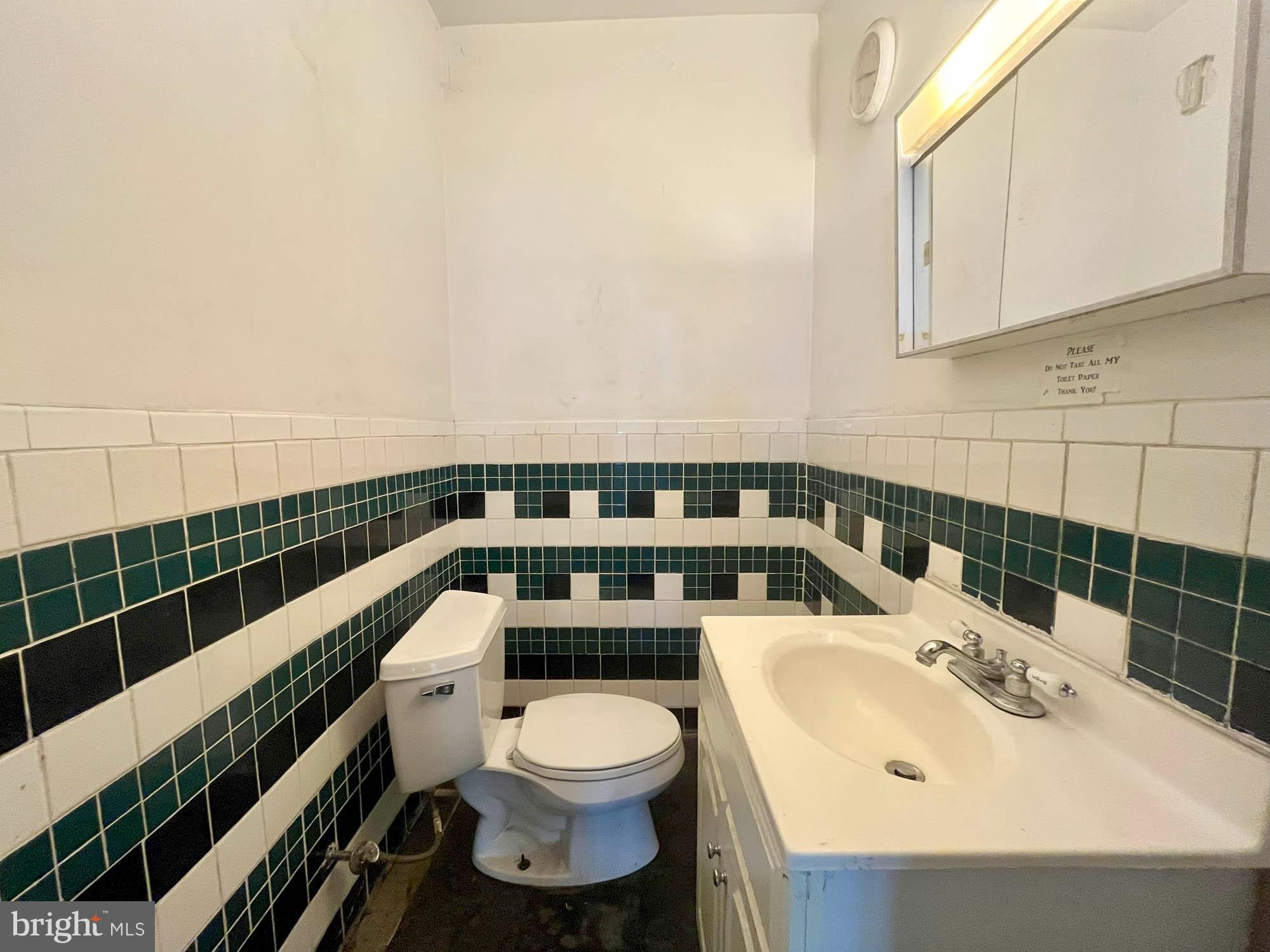 HARWOOD - Commercial Sale