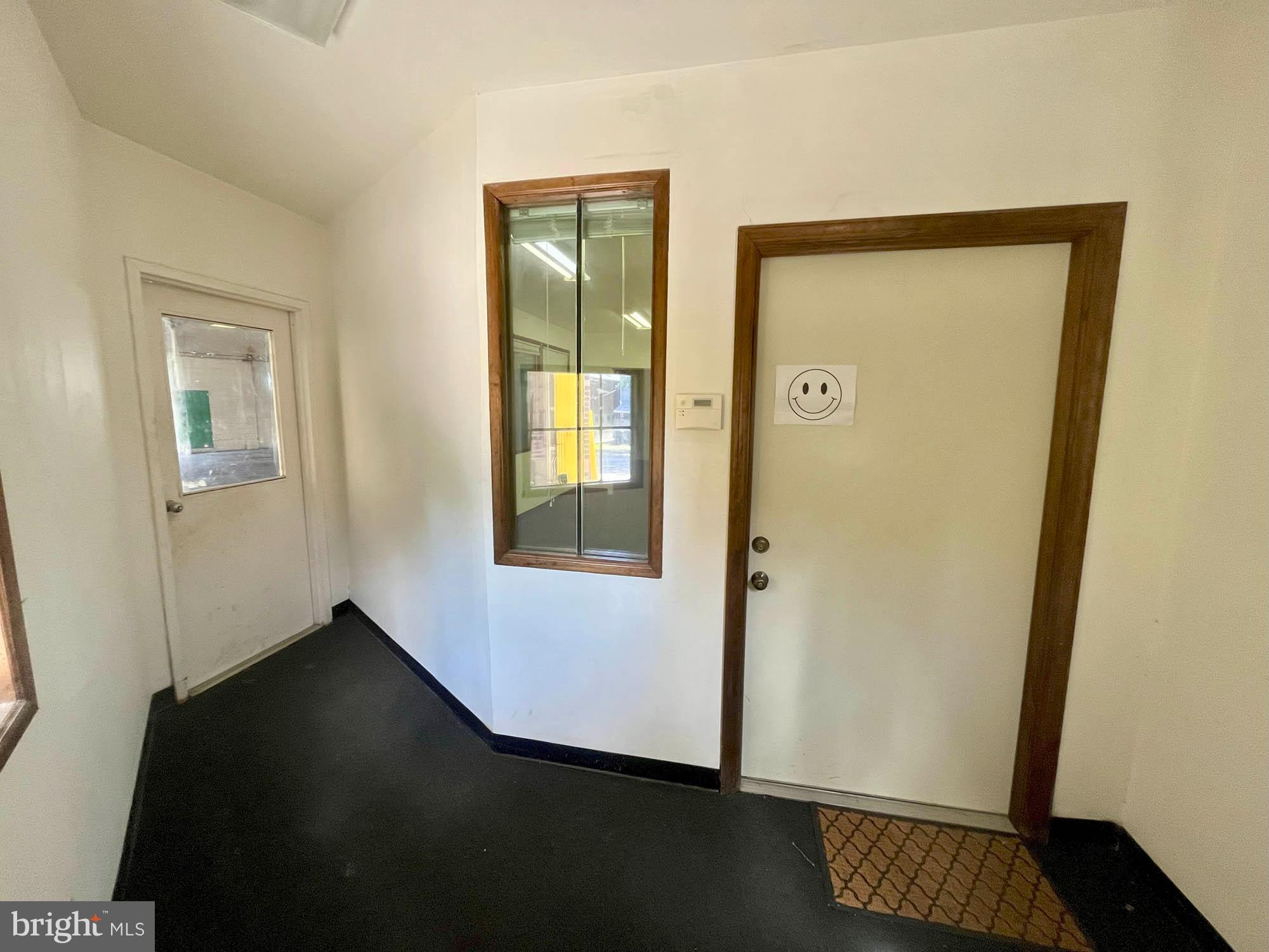 HARWOOD - Commercial Sale