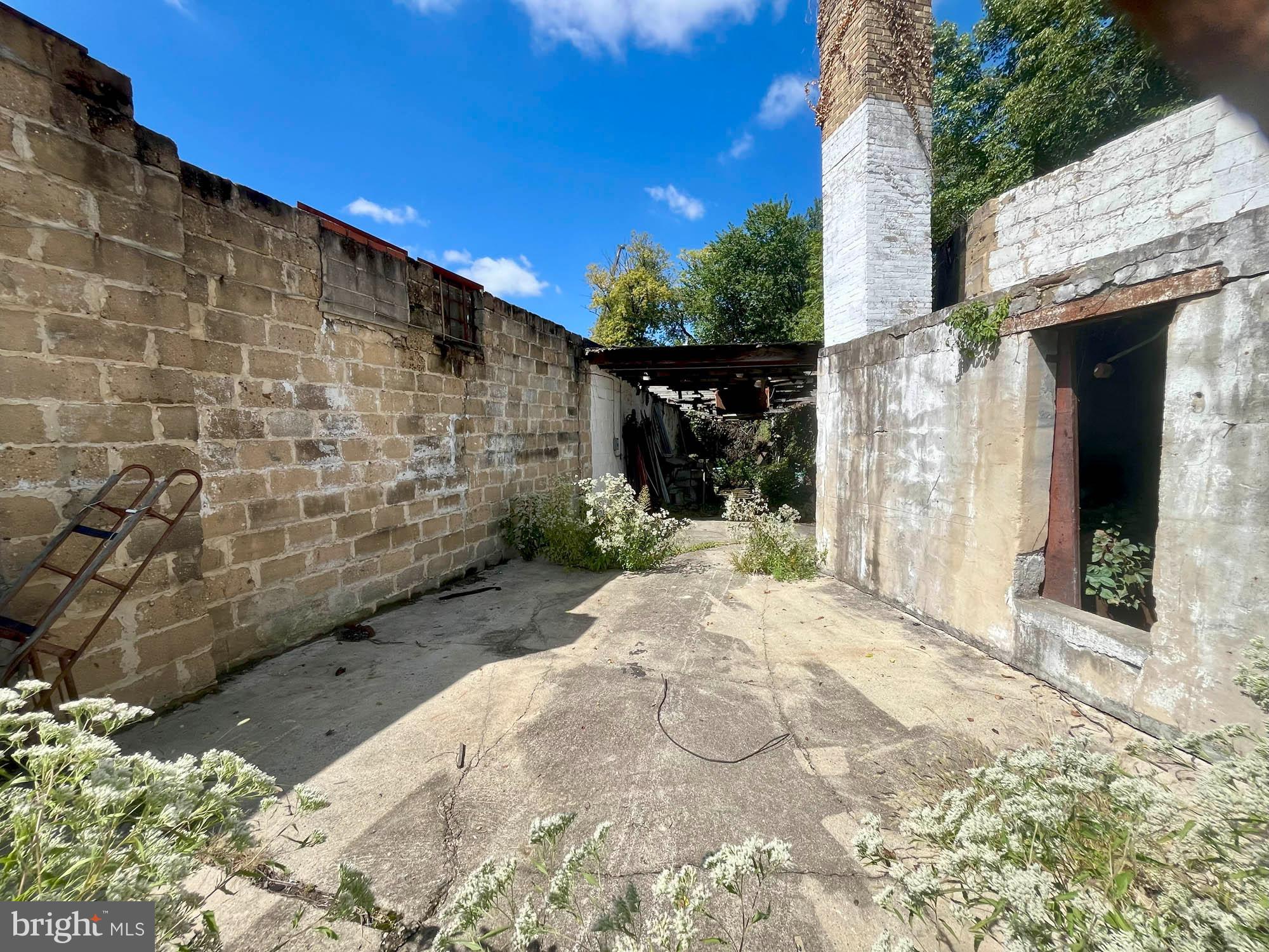 HARWOOD - Commercial Sale