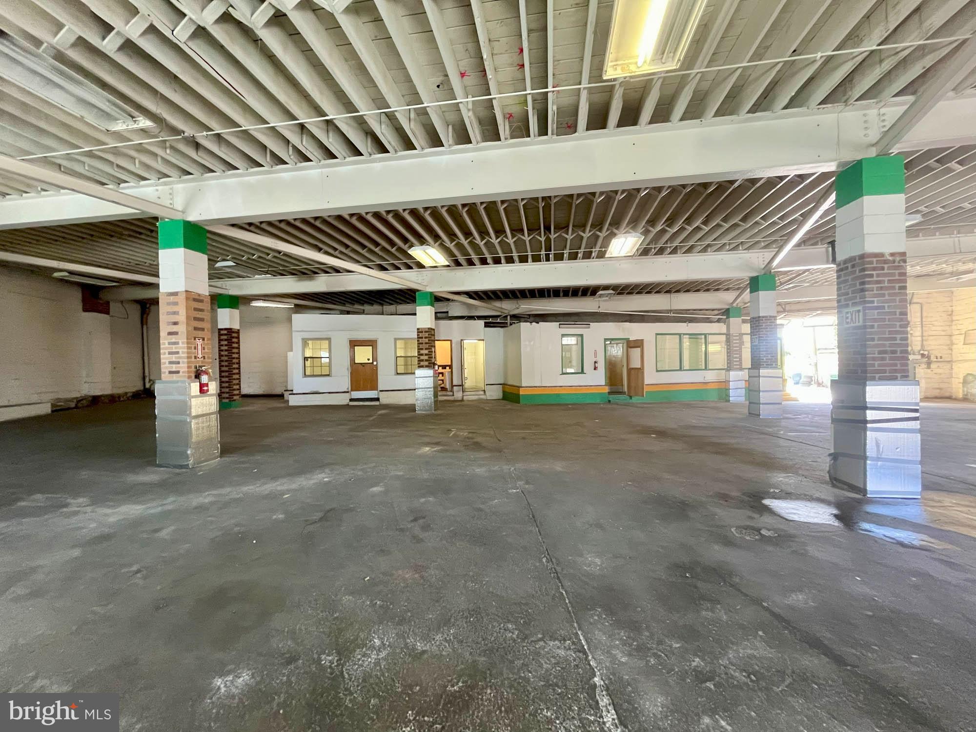 HARWOOD - Commercial Sale