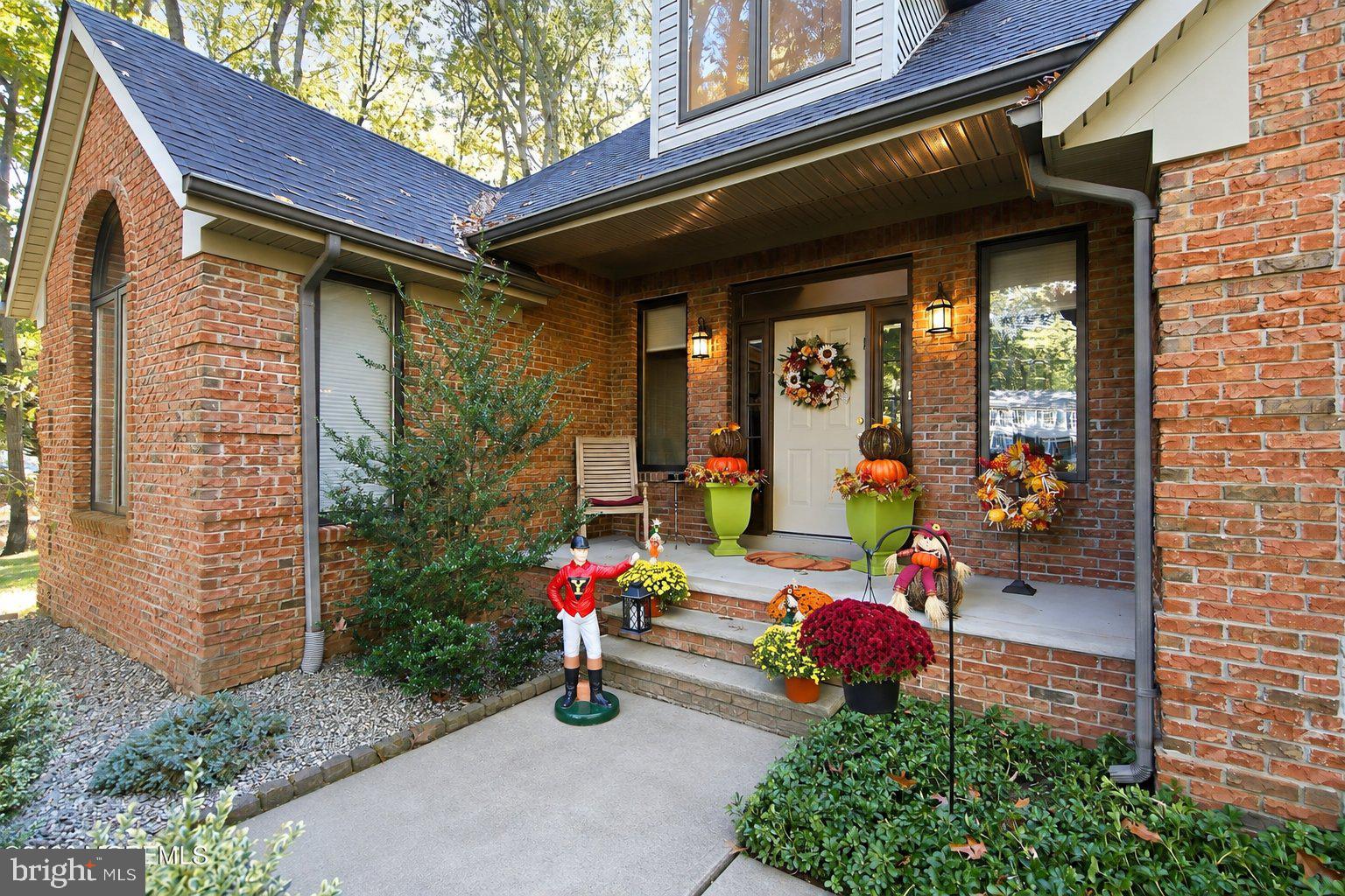 1 OAK LEAF DRIVE