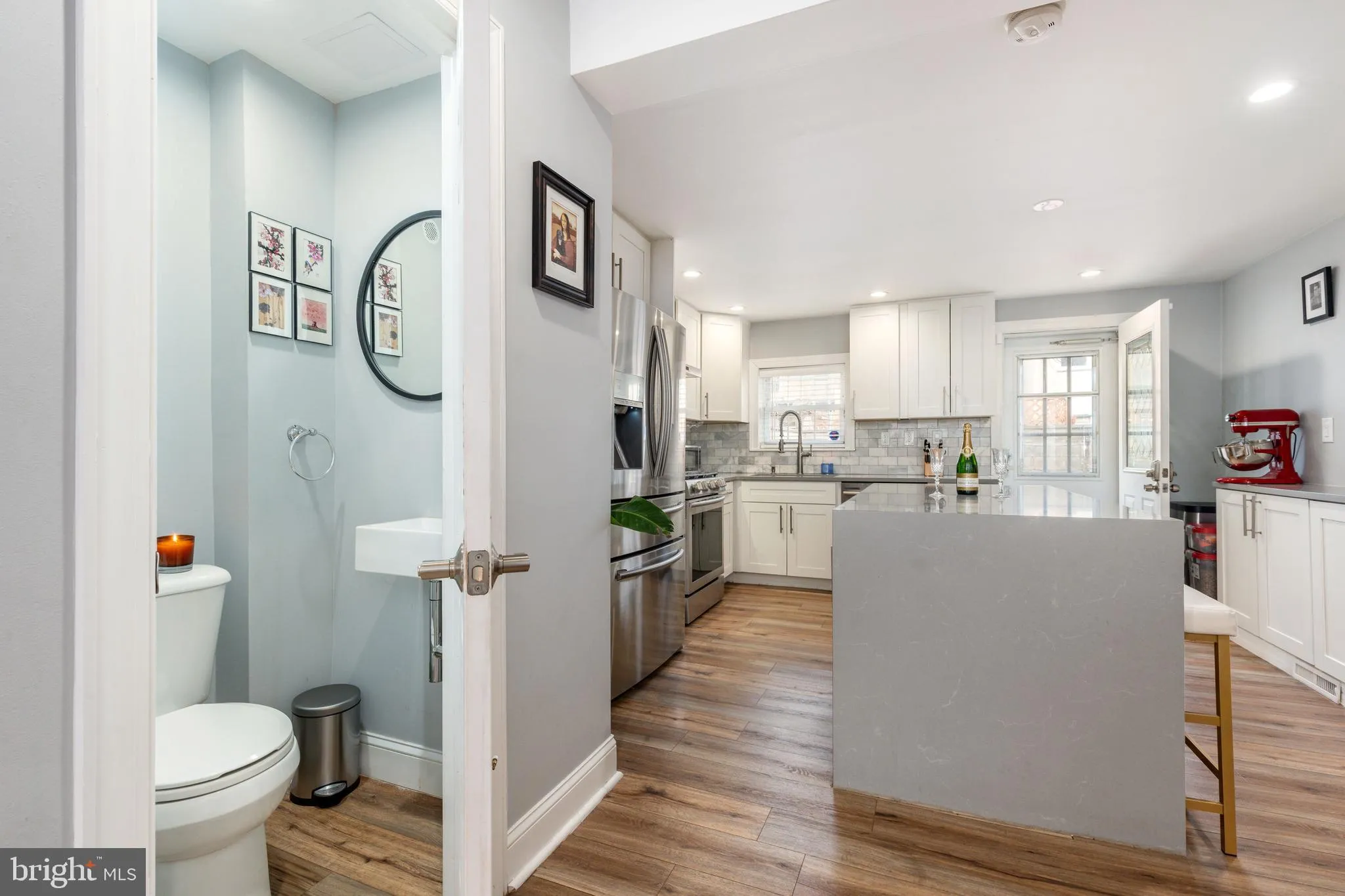 Philadelphia, Pennsylvania 19147, United States, 3 Bedrooms Bedrooms, ,3 BathroomsBathrooms,Residential,Contingent,90937