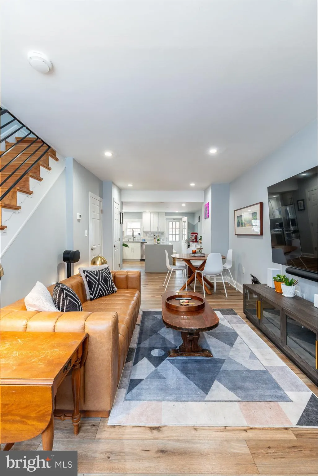 Philadelphia, Pennsylvania 19147, United States, 3 Bedrooms Bedrooms, ,3 BathroomsBathrooms,Residential,Contingent,90937