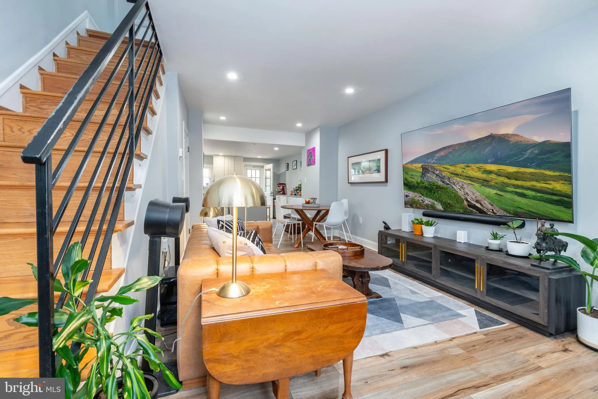 Philadelphia, Pennsylvania 19147, United States, 3 Bedrooms Bedrooms, ,3 BathroomsBathrooms,Residential,Contingent,90937