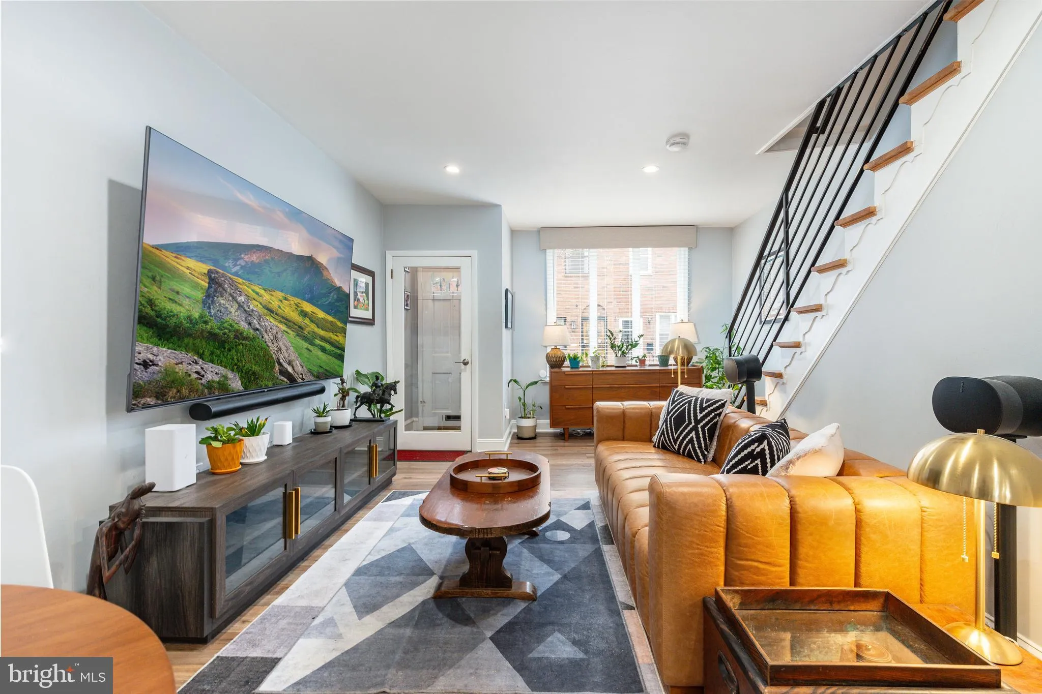 Philadelphia, Pennsylvania 19147, United States, 3 Bedrooms Bedrooms, ,3 BathroomsBathrooms,Residential,Contingent,90937