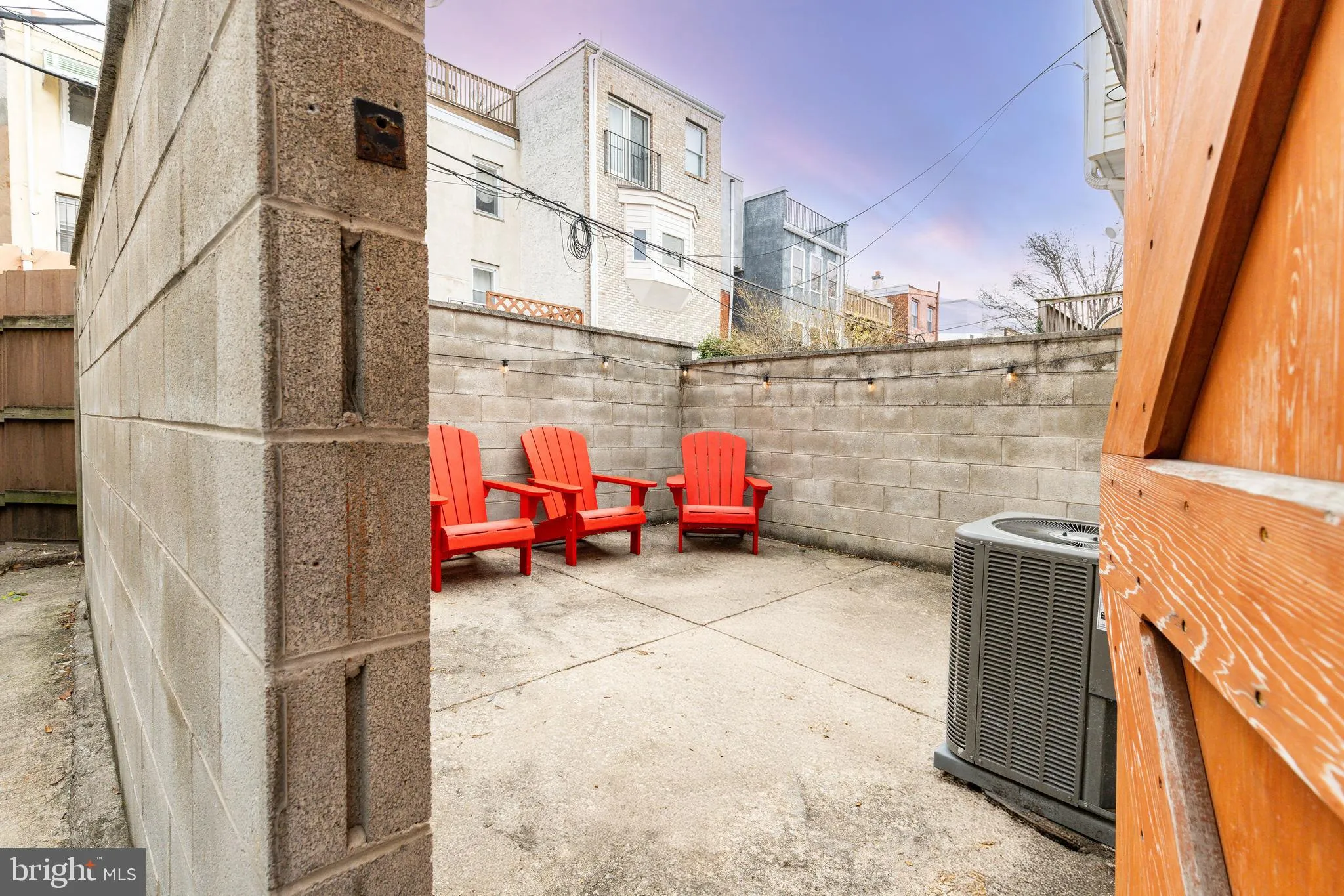 Philadelphia, Pennsylvania 19147, United States, 3 Bedrooms Bedrooms, ,3 BathroomsBathrooms,Residential,Contingent,90937