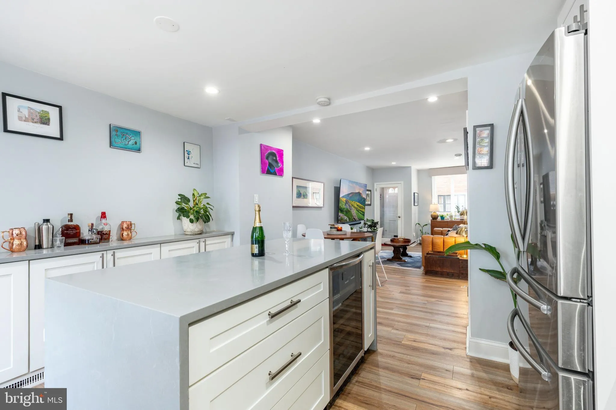 Philadelphia, Pennsylvania 19147, United States, 3 Bedrooms Bedrooms, ,3 BathroomsBathrooms,Residential,Contingent,90937