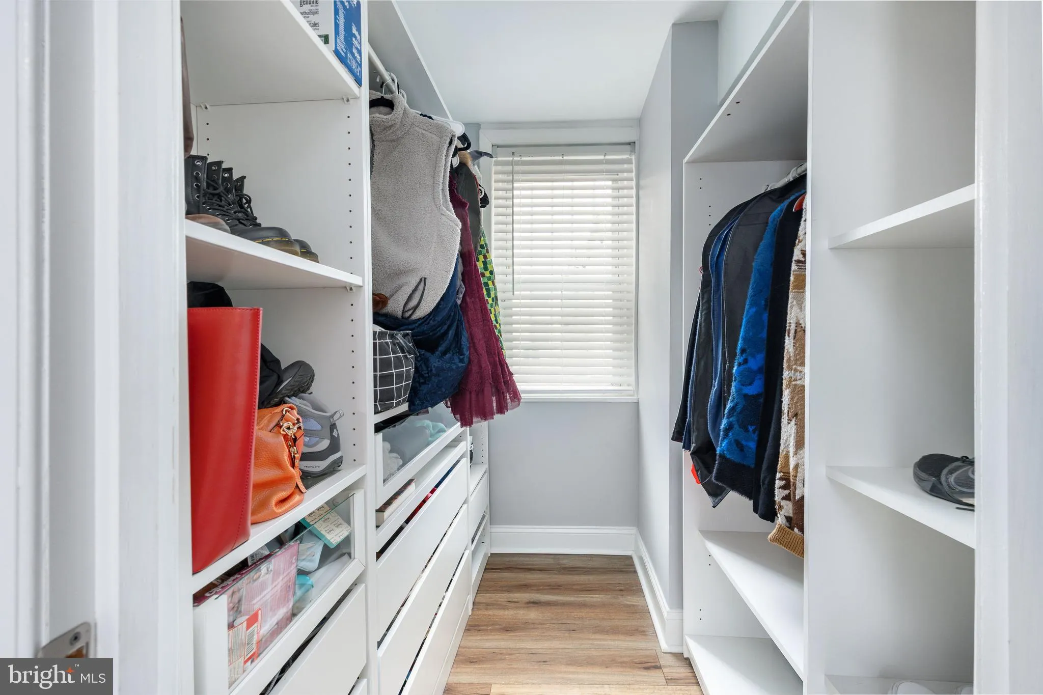 Philadelphia, Pennsylvania 19147, United States, 3 Bedrooms Bedrooms, ,3 BathroomsBathrooms,Residential,Contingent,90937