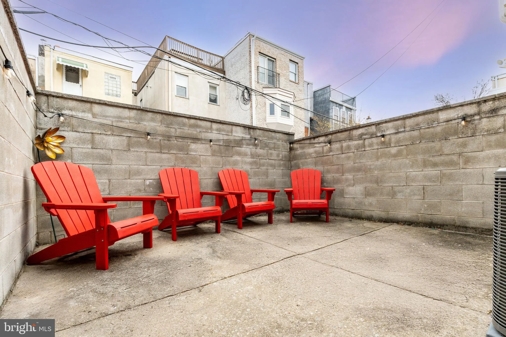 Philadelphia, Pennsylvania 19147, United States, 3 Bedrooms Bedrooms, ,3 BathroomsBathrooms,Residential,Contingent,90937