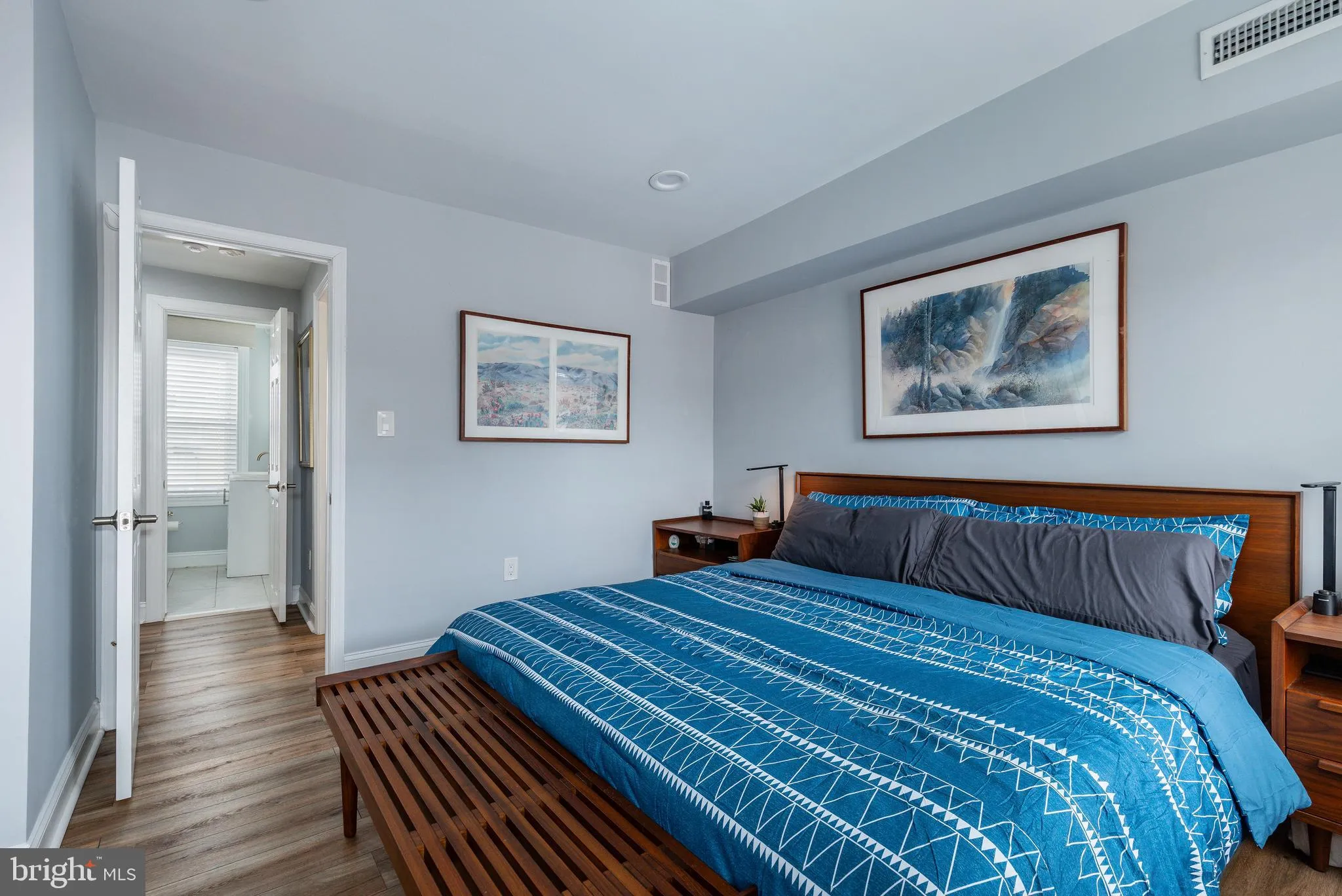 Philadelphia, Pennsylvania 19147, United States, 3 Bedrooms Bedrooms, ,3 BathroomsBathrooms,Residential,Contingent,90937