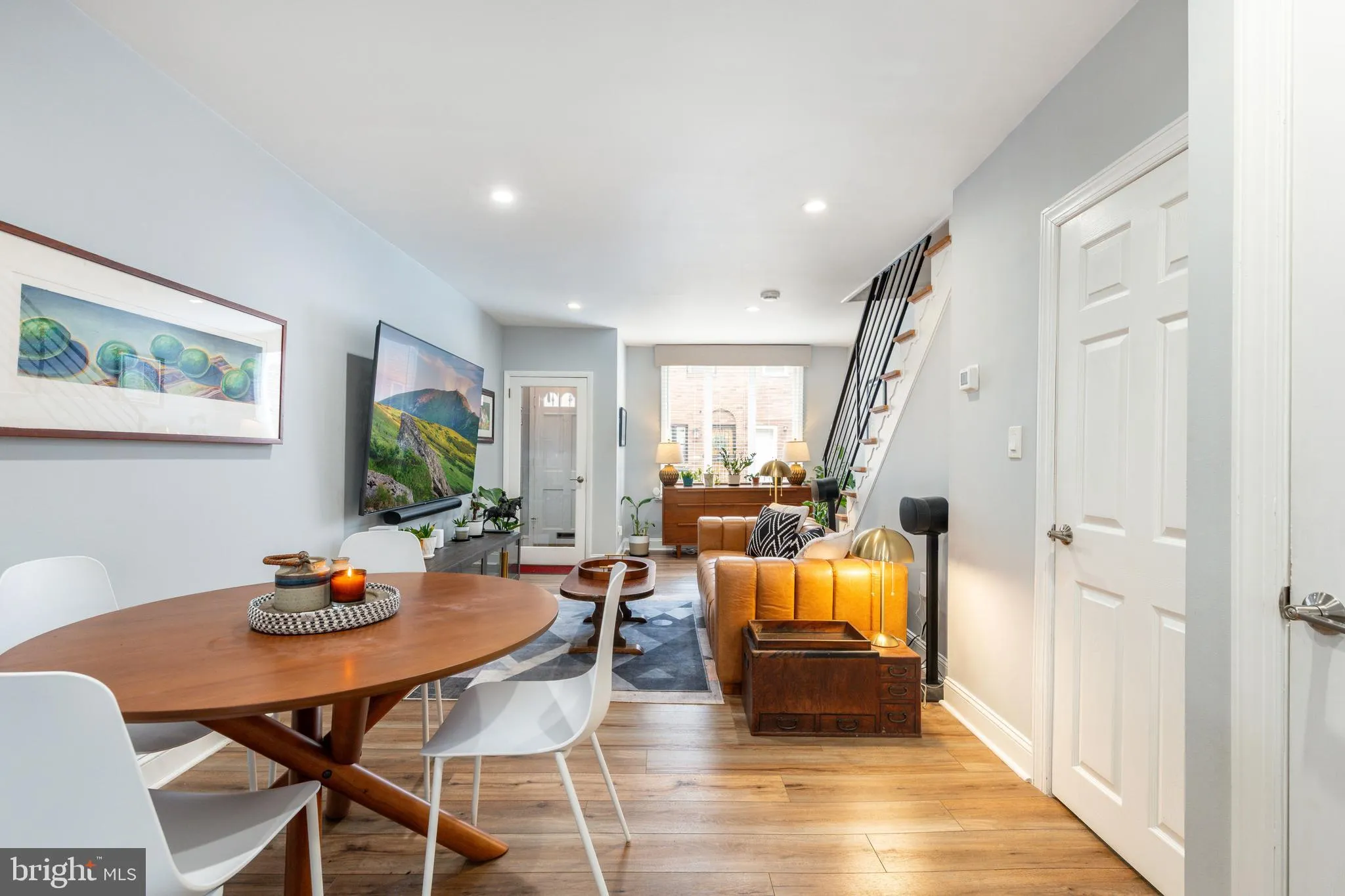 Philadelphia, Pennsylvania 19147, United States, 3 Bedrooms Bedrooms, ,3 BathroomsBathrooms,Residential,Contingent,90937