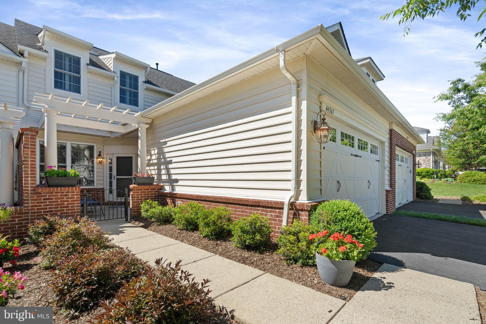 44367 OAKMONT MANOR SQUARE