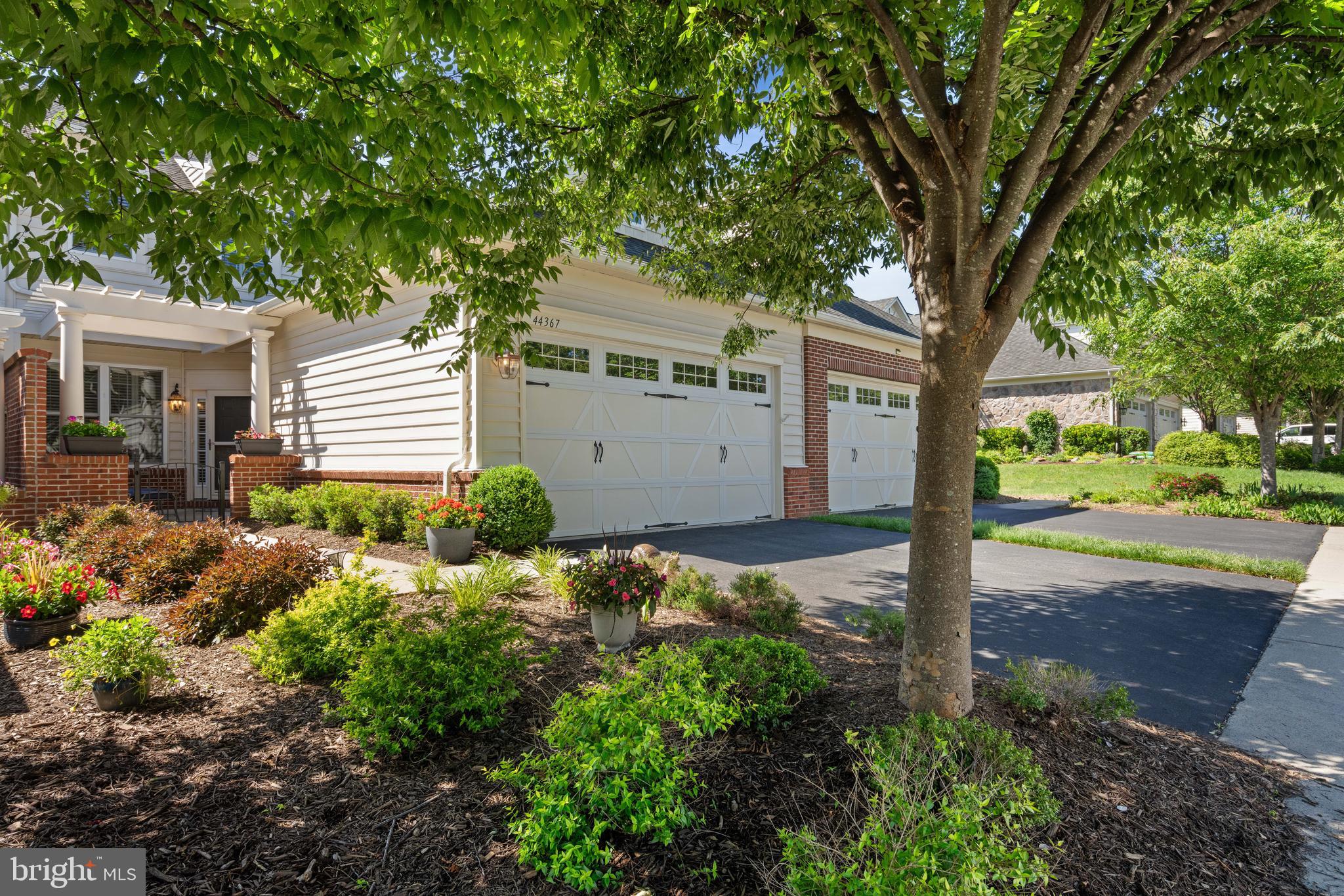 44367 OAKMONT MANOR SQUARE