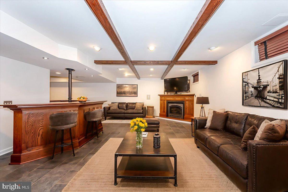 ELIZABETH'S DELIGHT - Residential