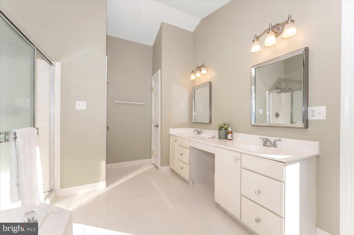 ELIZABETH'S DELIGHT - Residential