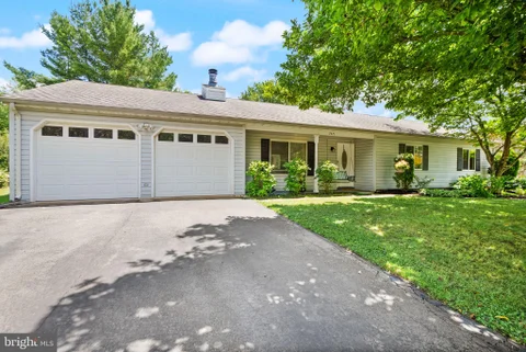 7471 Cedar Knolls Drive, Warrenton, VA MLS: VAFQ2023348