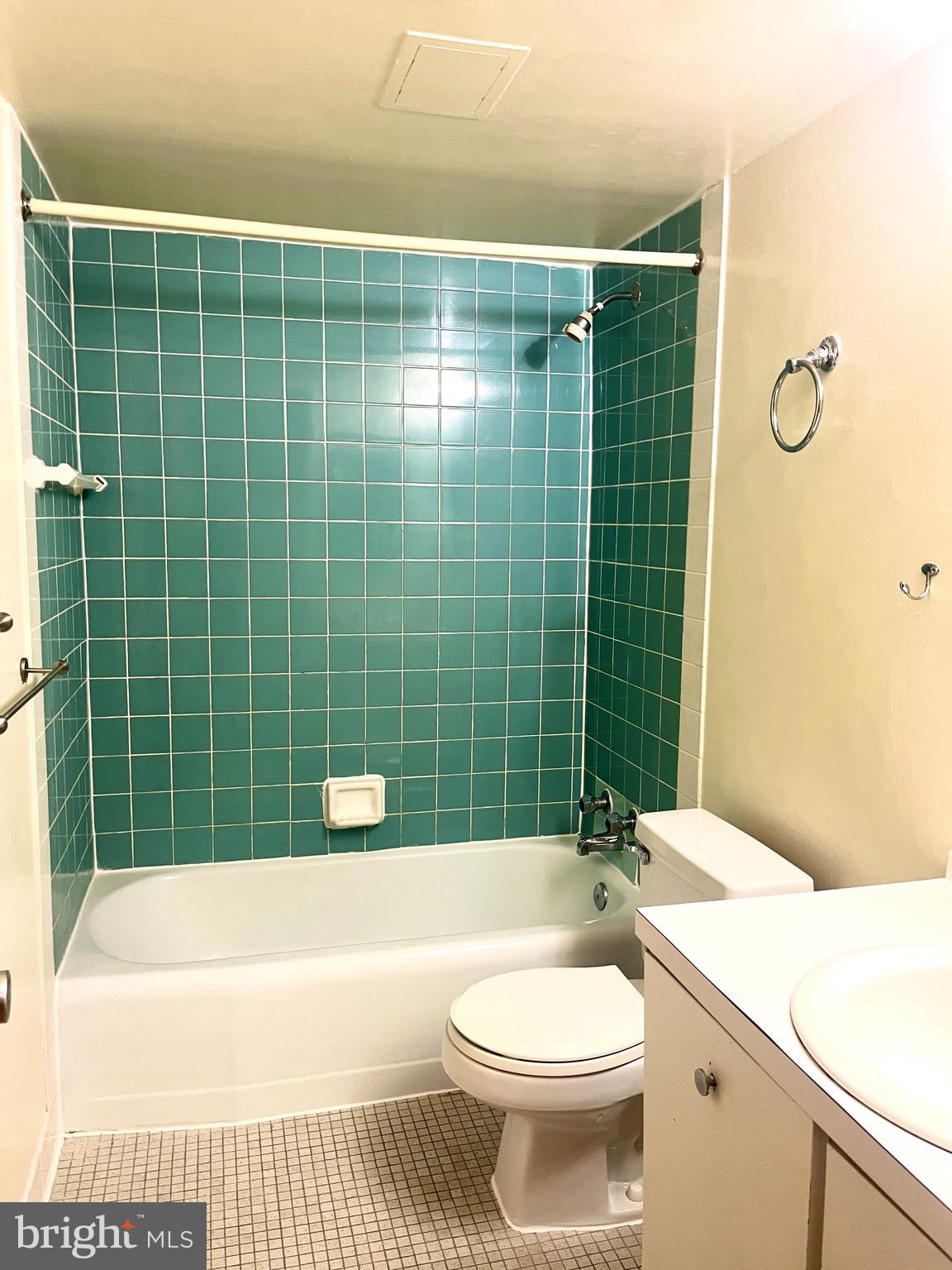 LAKESIDE TERRACE - Residential Lease