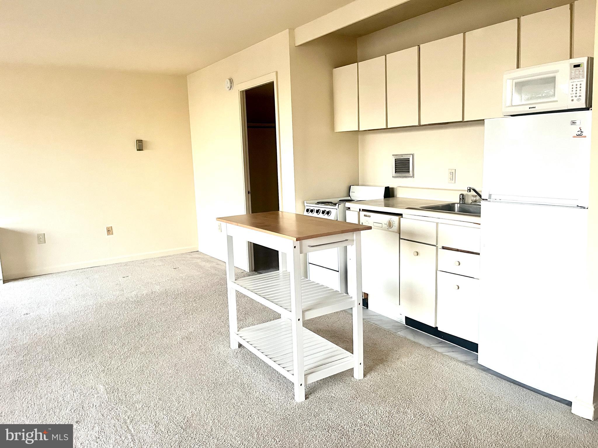 LAKESIDE TERRACE - Residential Lease