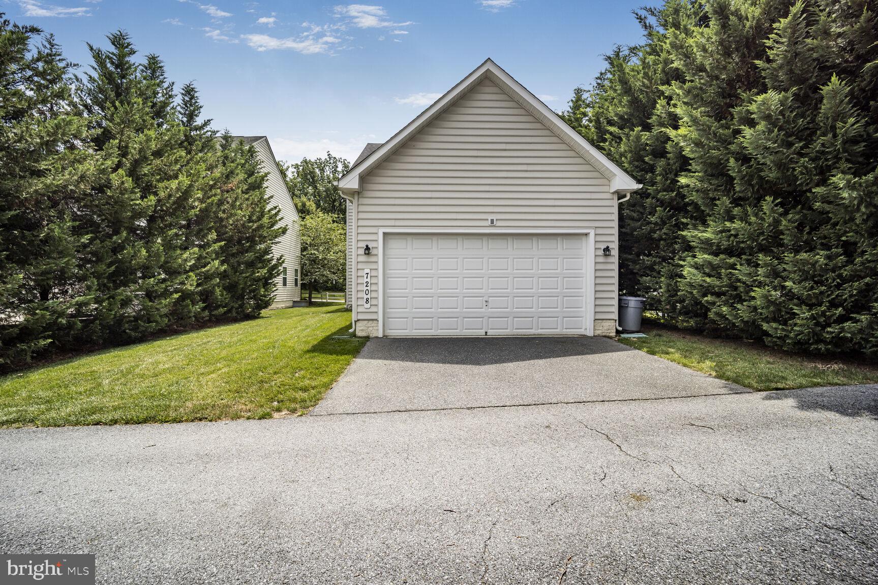 THE CRESCENT AT CHERRY LANE - Residential