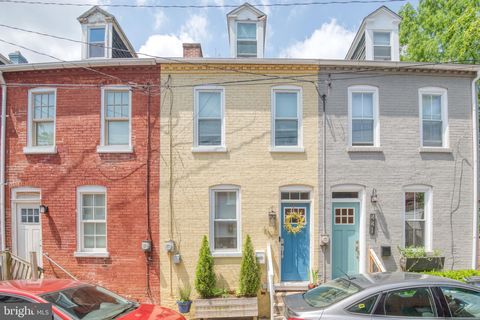 Photo of 439 Chambers Street, Lancaster, PA 17603 (MLS # PALA2050604)