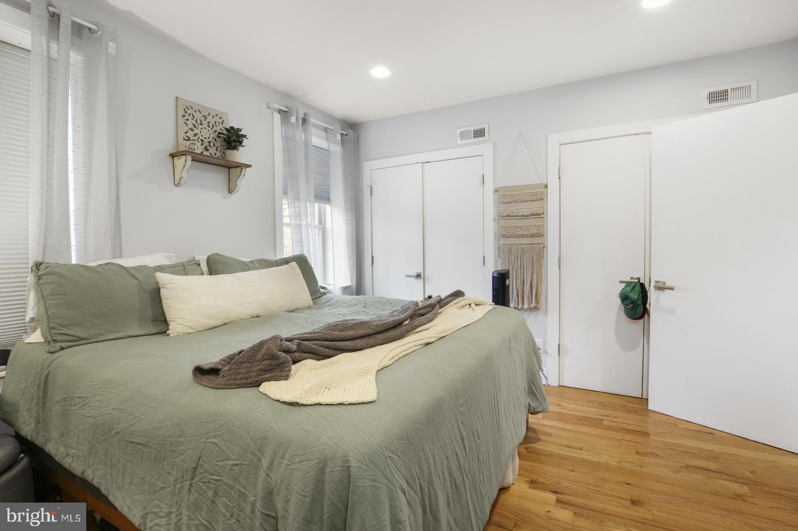 SOCIETY HILL - Residential Lease