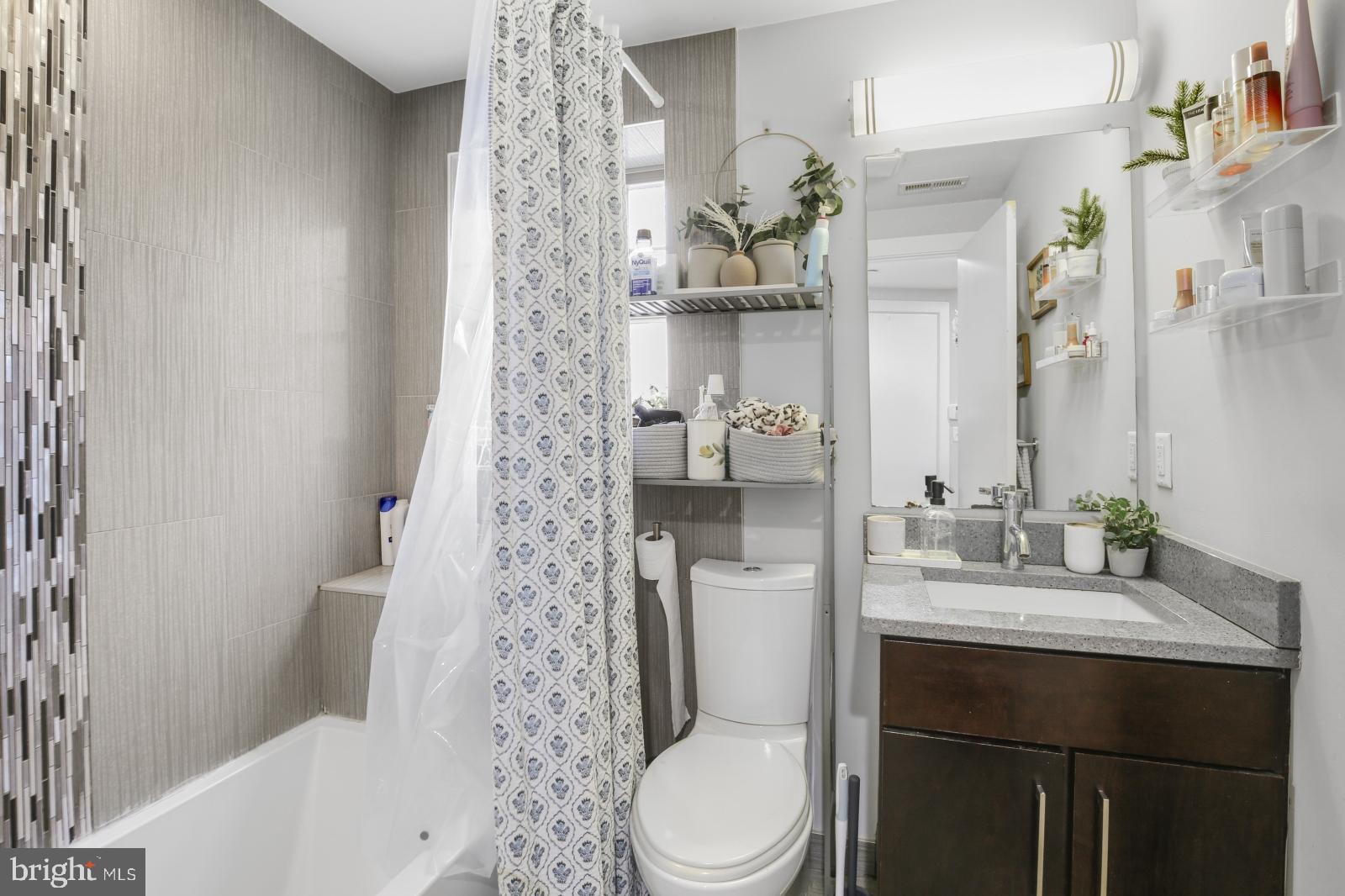 SOCIETY HILL - Residential Lease