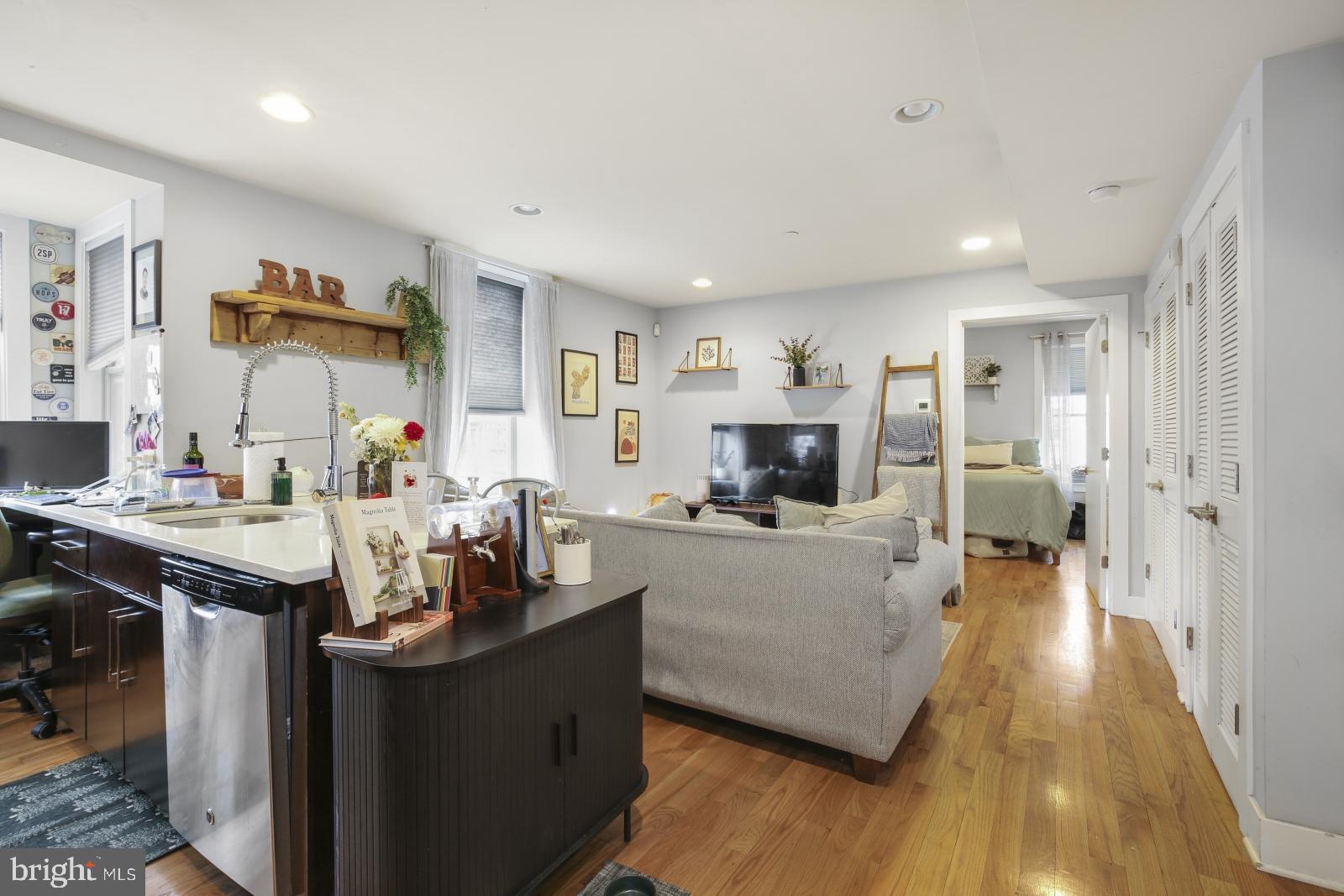 SOCIETY HILL - Residential Lease