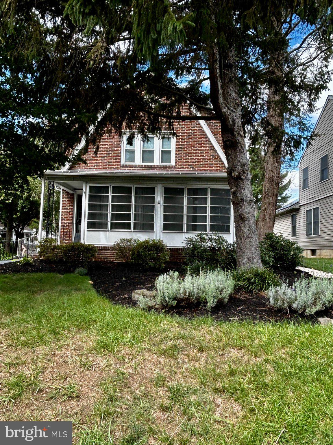 221 W KINGS HIGHWAY 1ST FL
