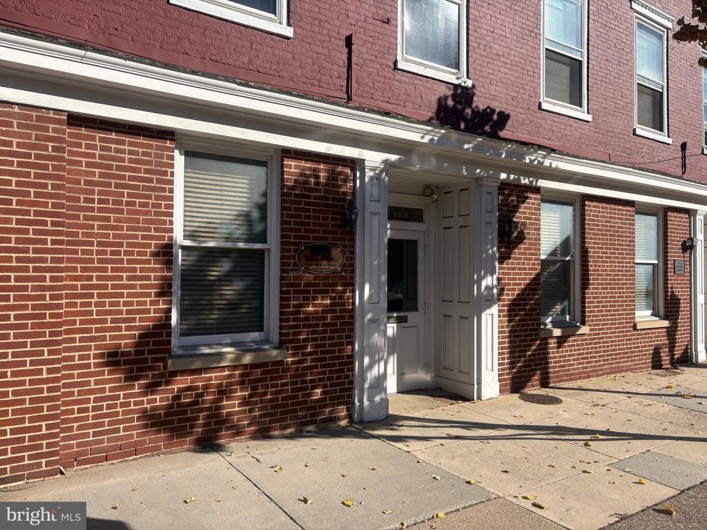 Photo of 1 Irvine Row #1 EAST HIGH STREET, CARLISLE, PA 17013 (MLS # PACB2048084)
