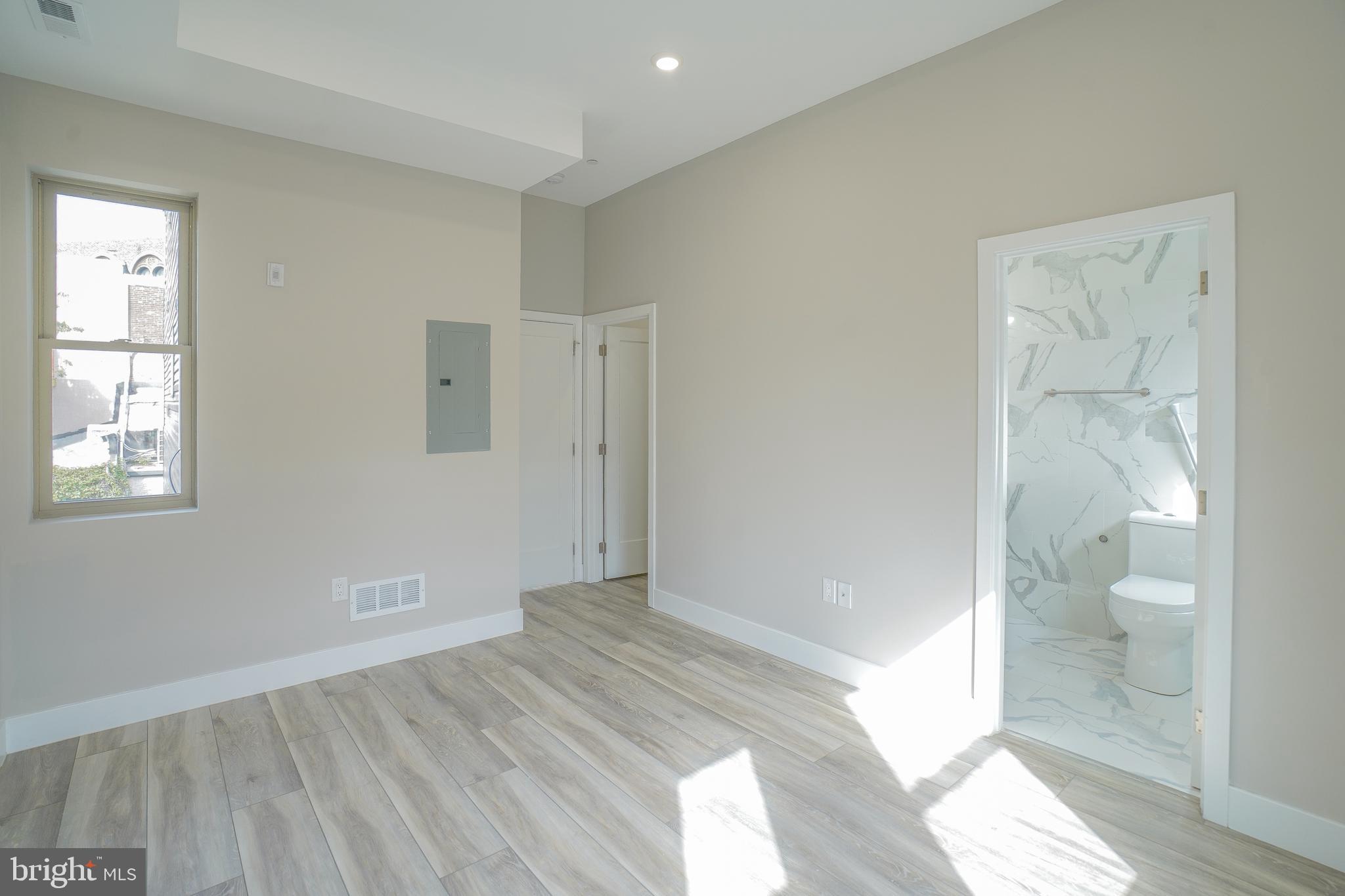 NORTHERN LIBERTIES - Commercial Sale