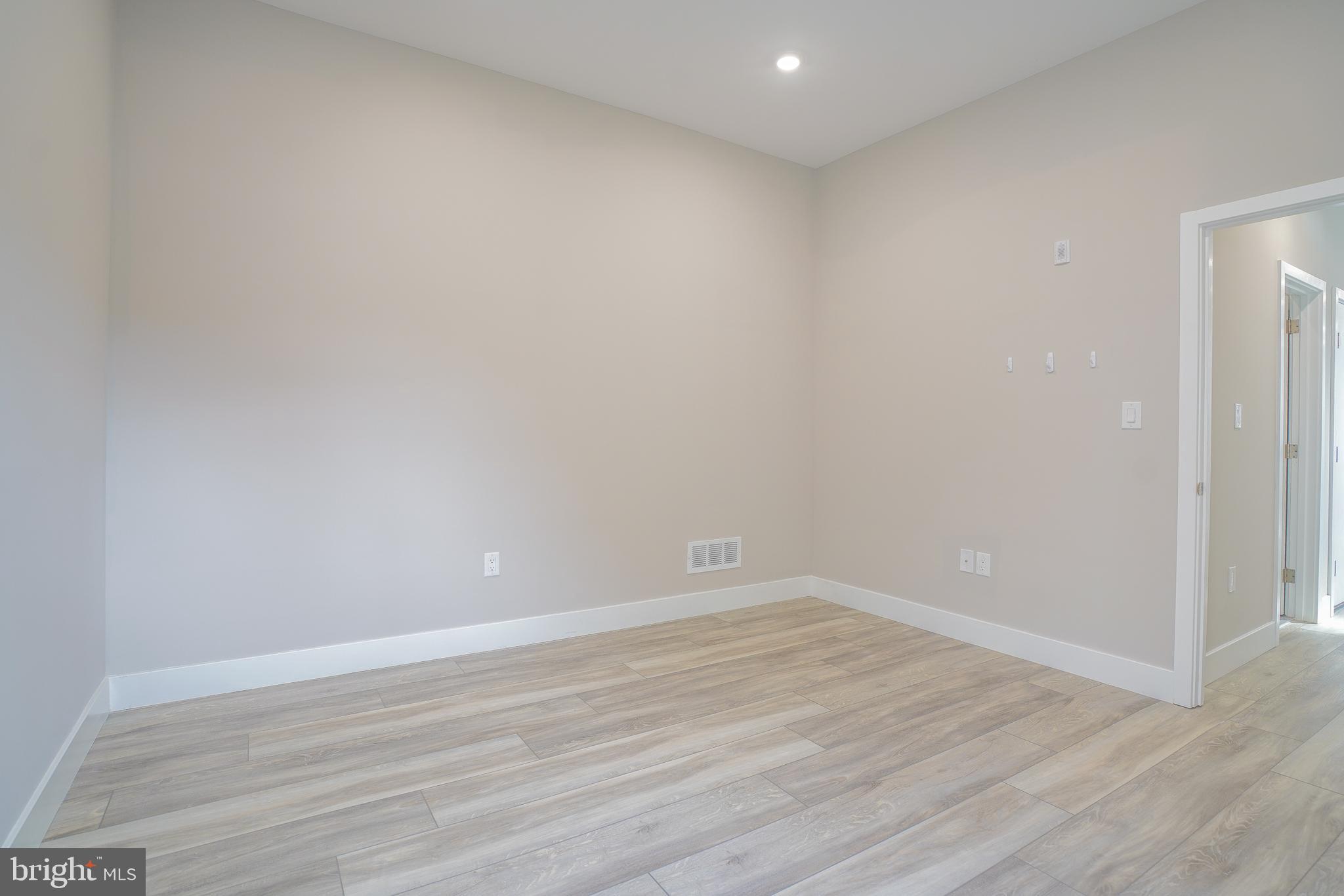 NORTHERN LIBERTIES - Commercial Sale