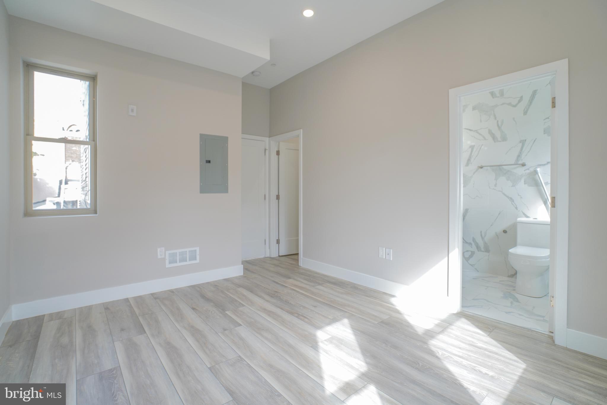 NORTHERN LIBERTIES - Commercial Sale