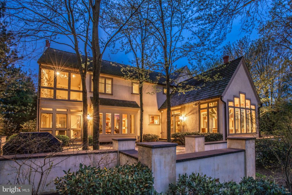 Photo of 62 OAKHILL DR, LITITZ, PA 17543 (MLS # PALA2033636)