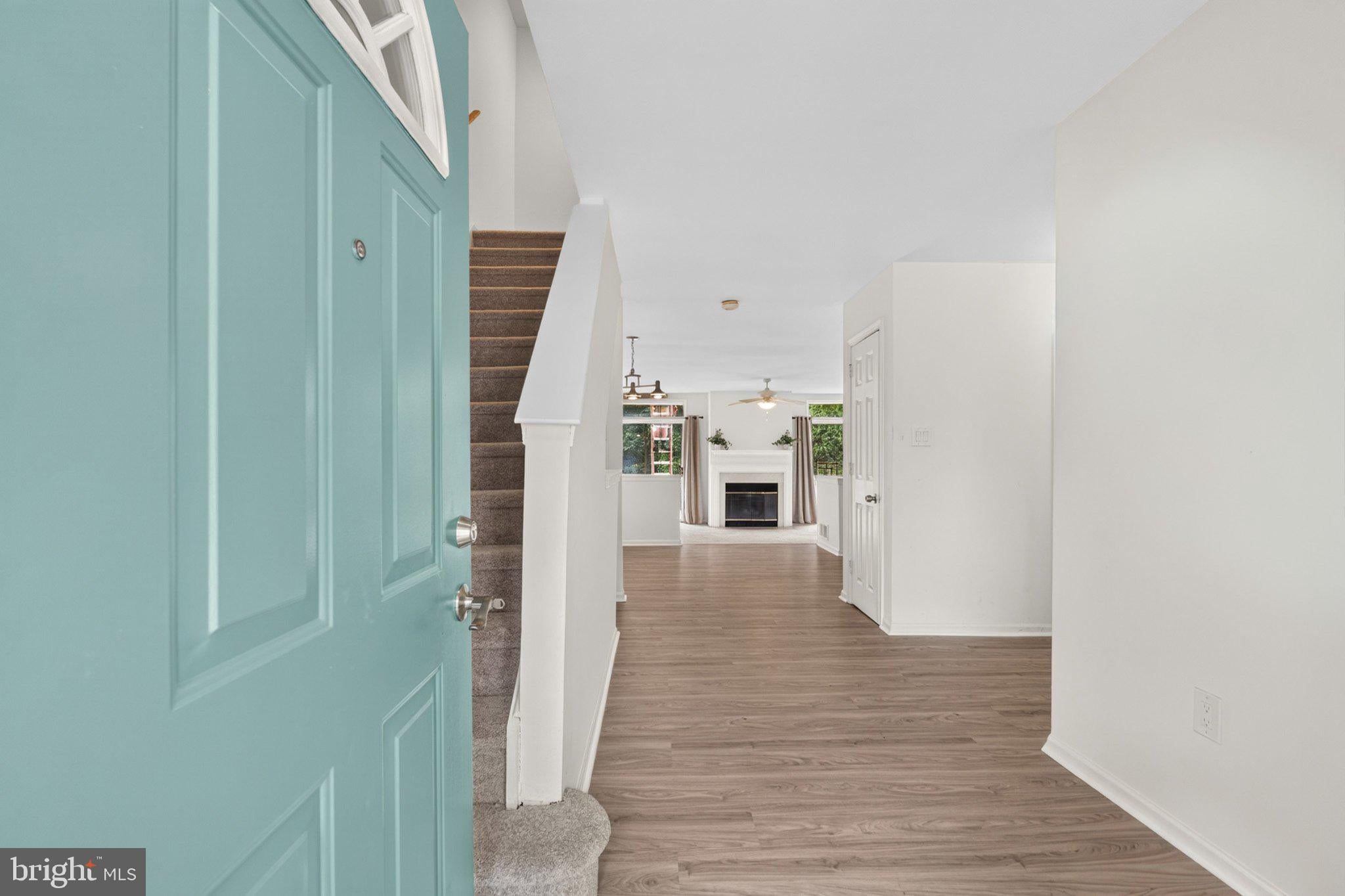 952 GLACKENS LANE