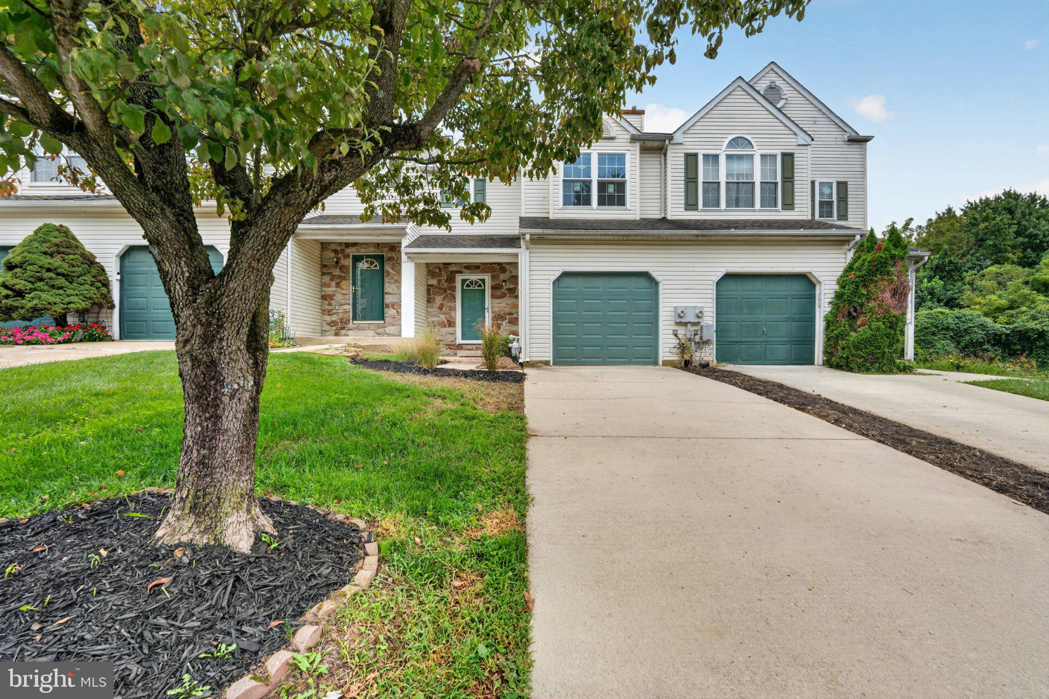 952 GLACKENS LANE
