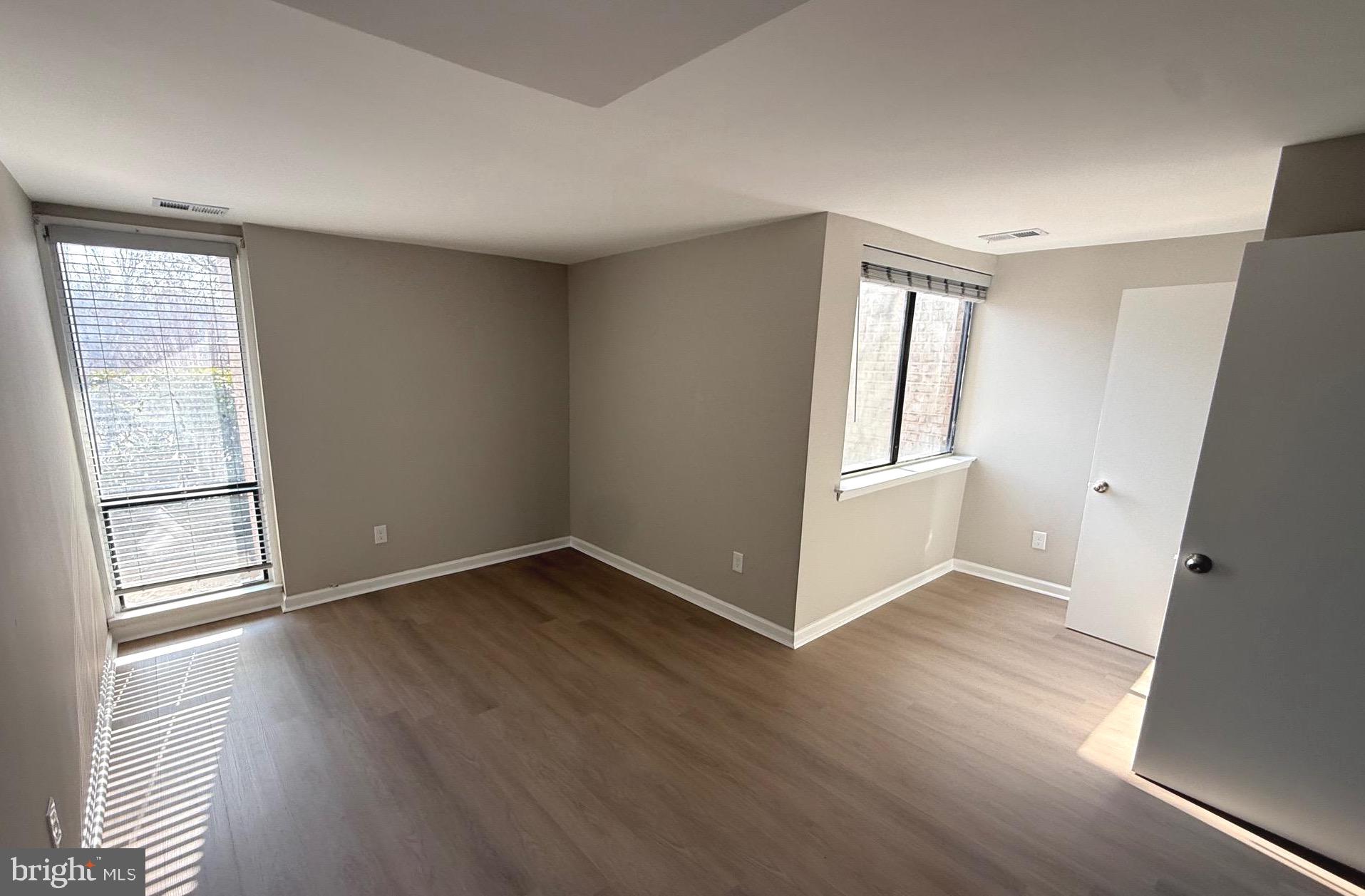 HUNTLEY SQUARE CONDOMINIUMS - Residential