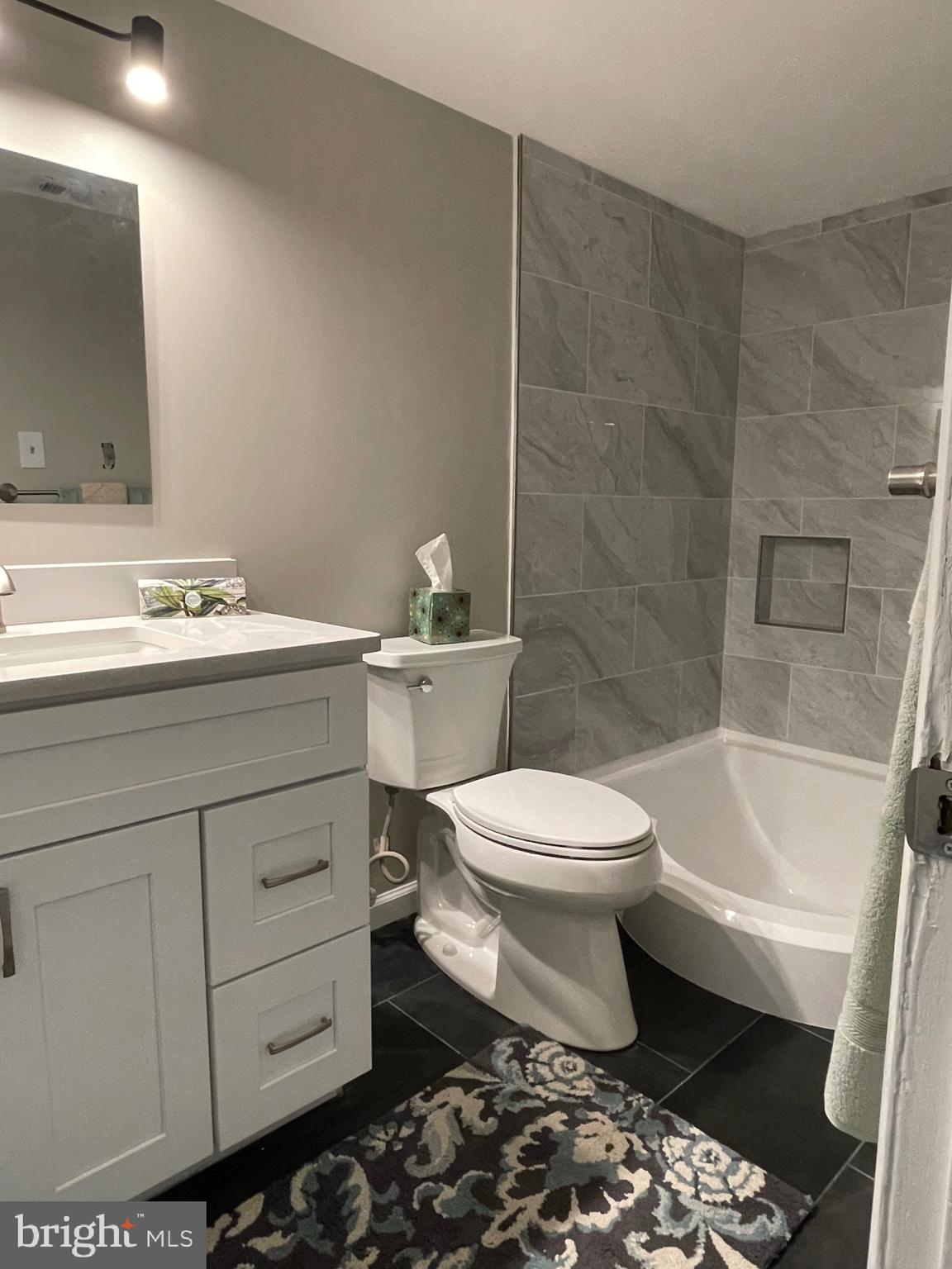 HUNTLEY SQUARE CONDOMINIUMS - Residential