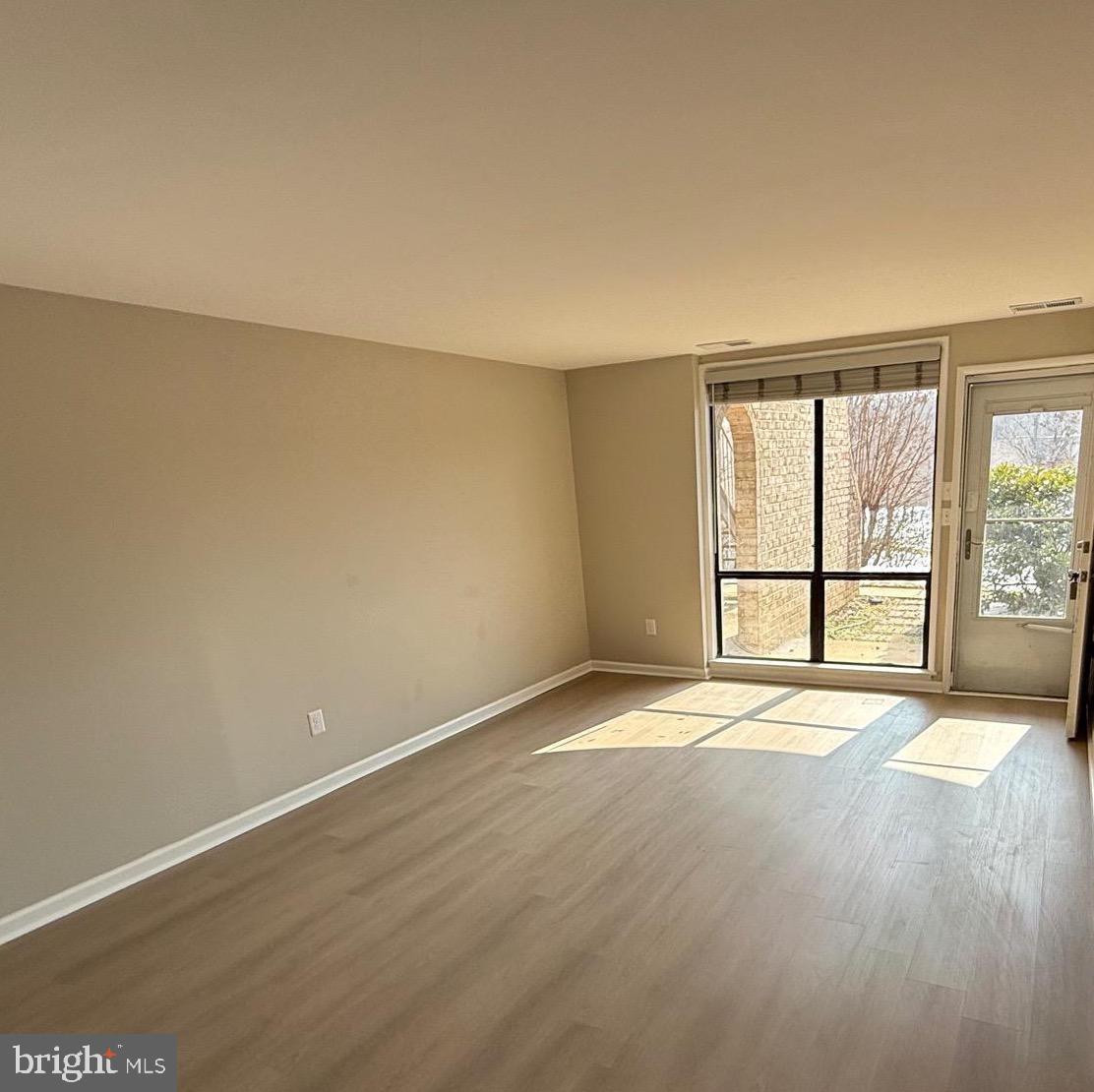 HUNTLEY SQUARE CONDOMINIUMS - Residential