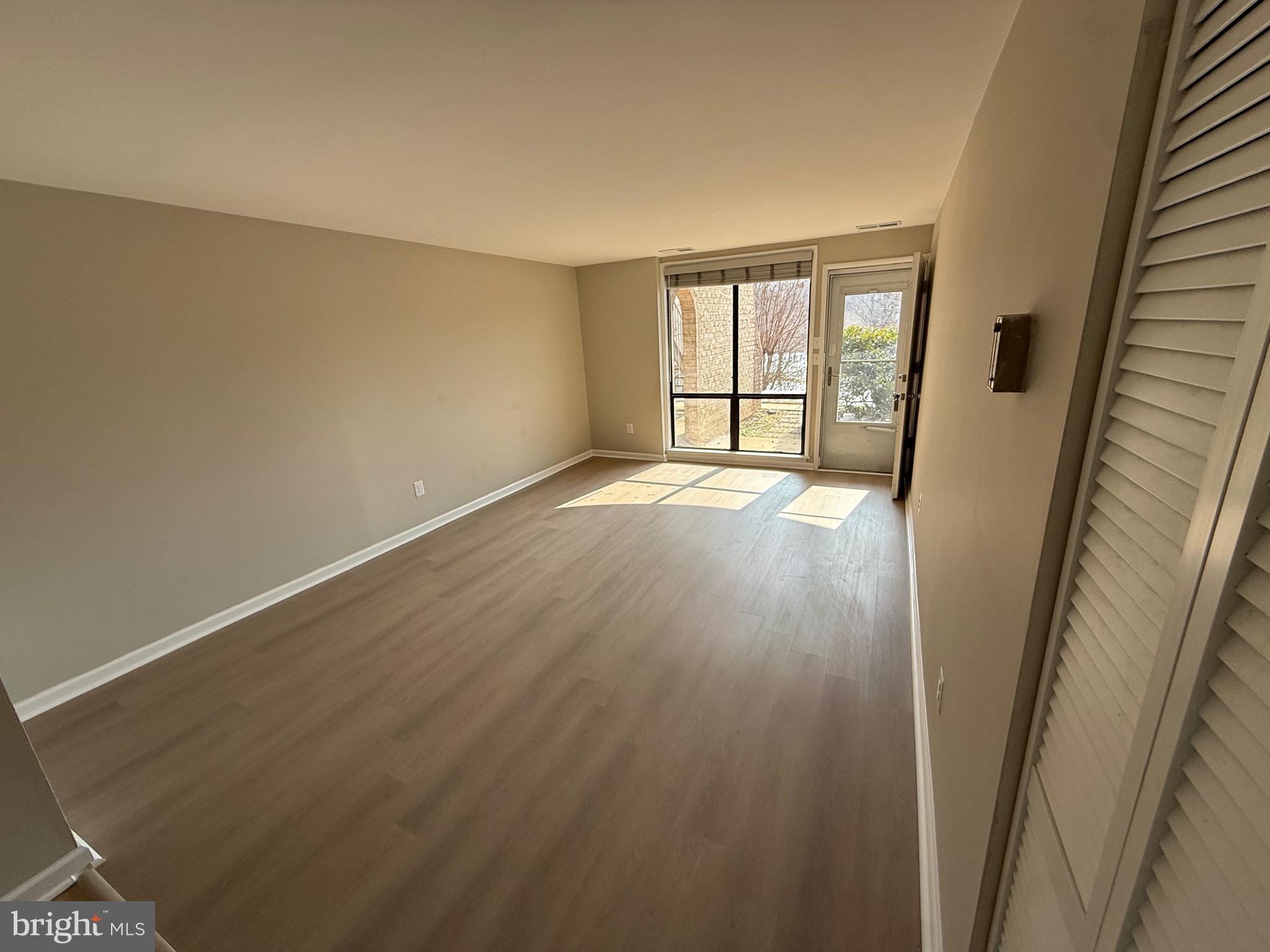 HUNTLEY SQUARE CONDOMINIUMS - Residential