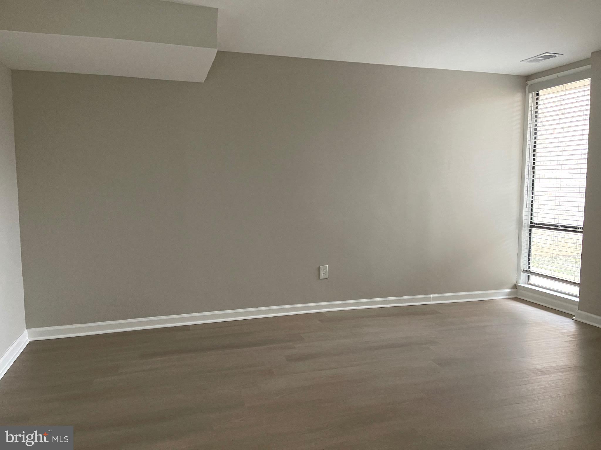 HUNTLEY SQUARE CONDOMINIUMS - Residential