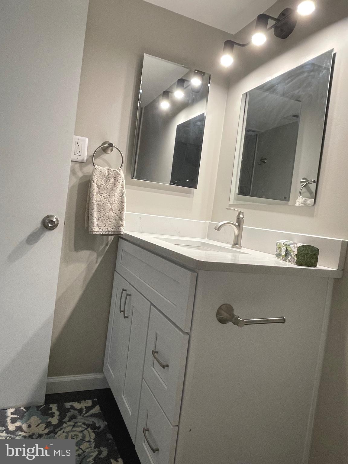 HUNTLEY SQUARE CONDOMINIUMS - Residential