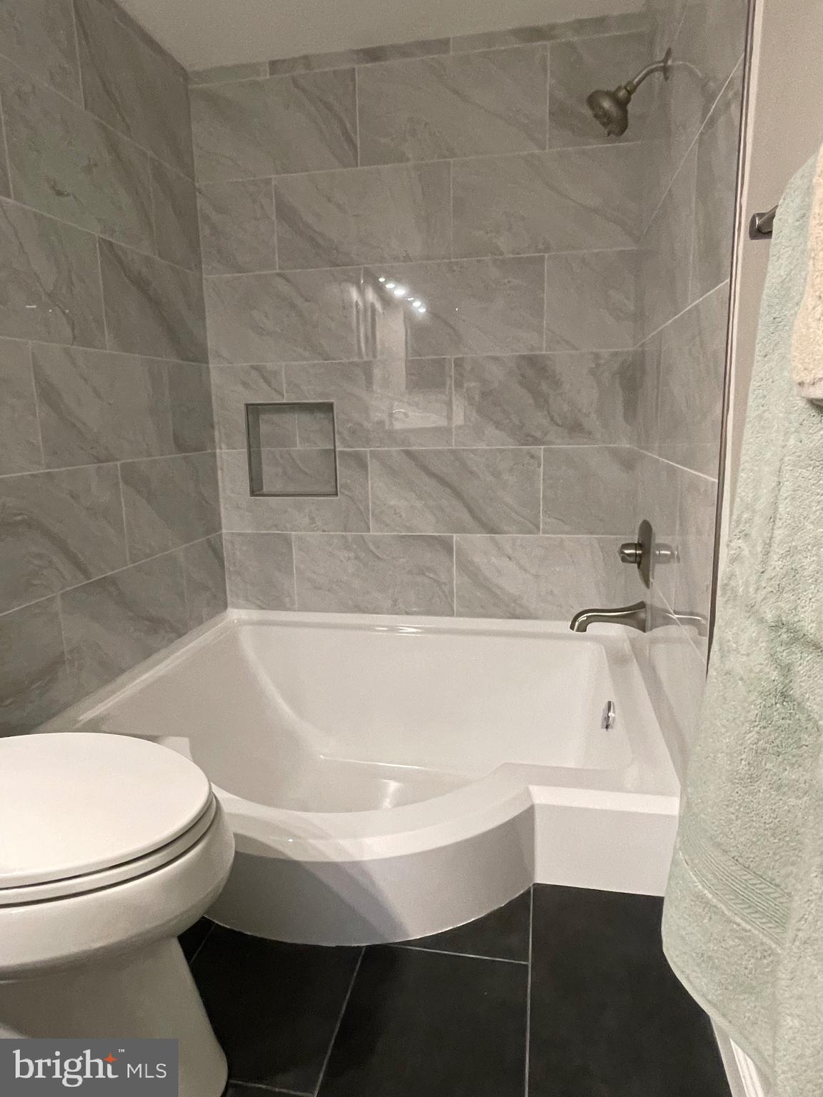 HUNTLEY SQUARE CONDOMINIUMS - Residential