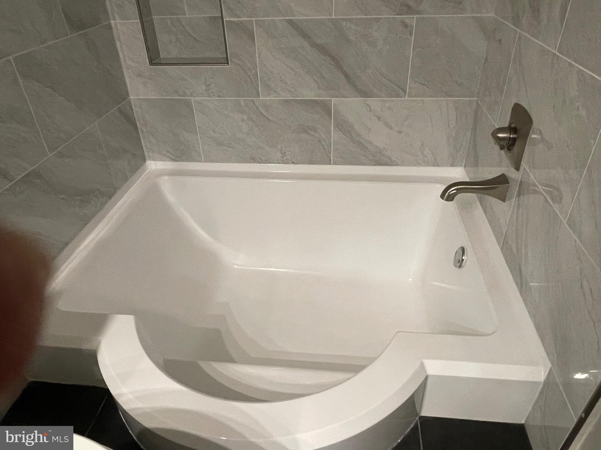 HUNTLEY SQUARE CONDOMINIUMS - Residential