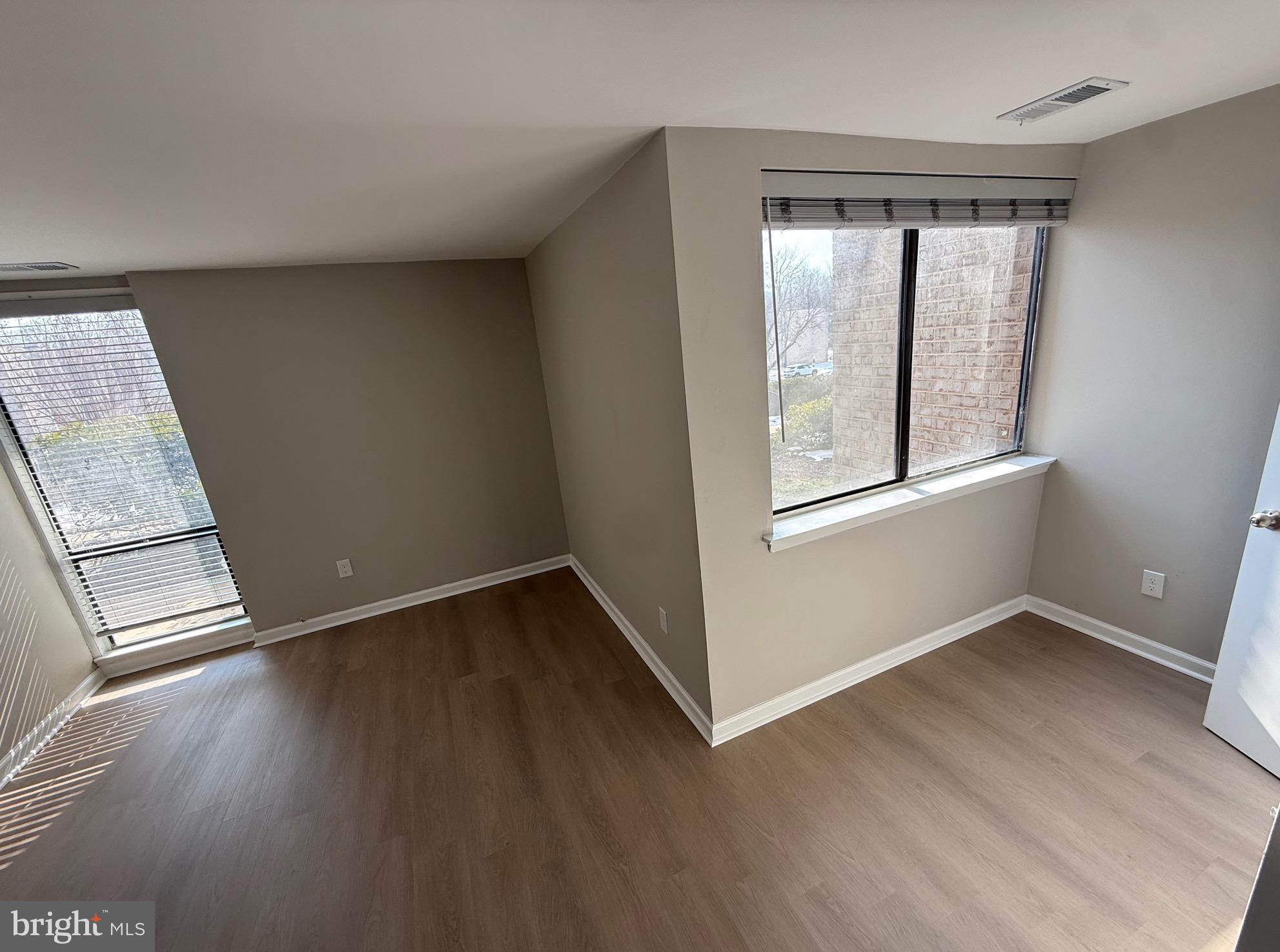 HUNTLEY SQUARE CONDOMINIUMS - Residential